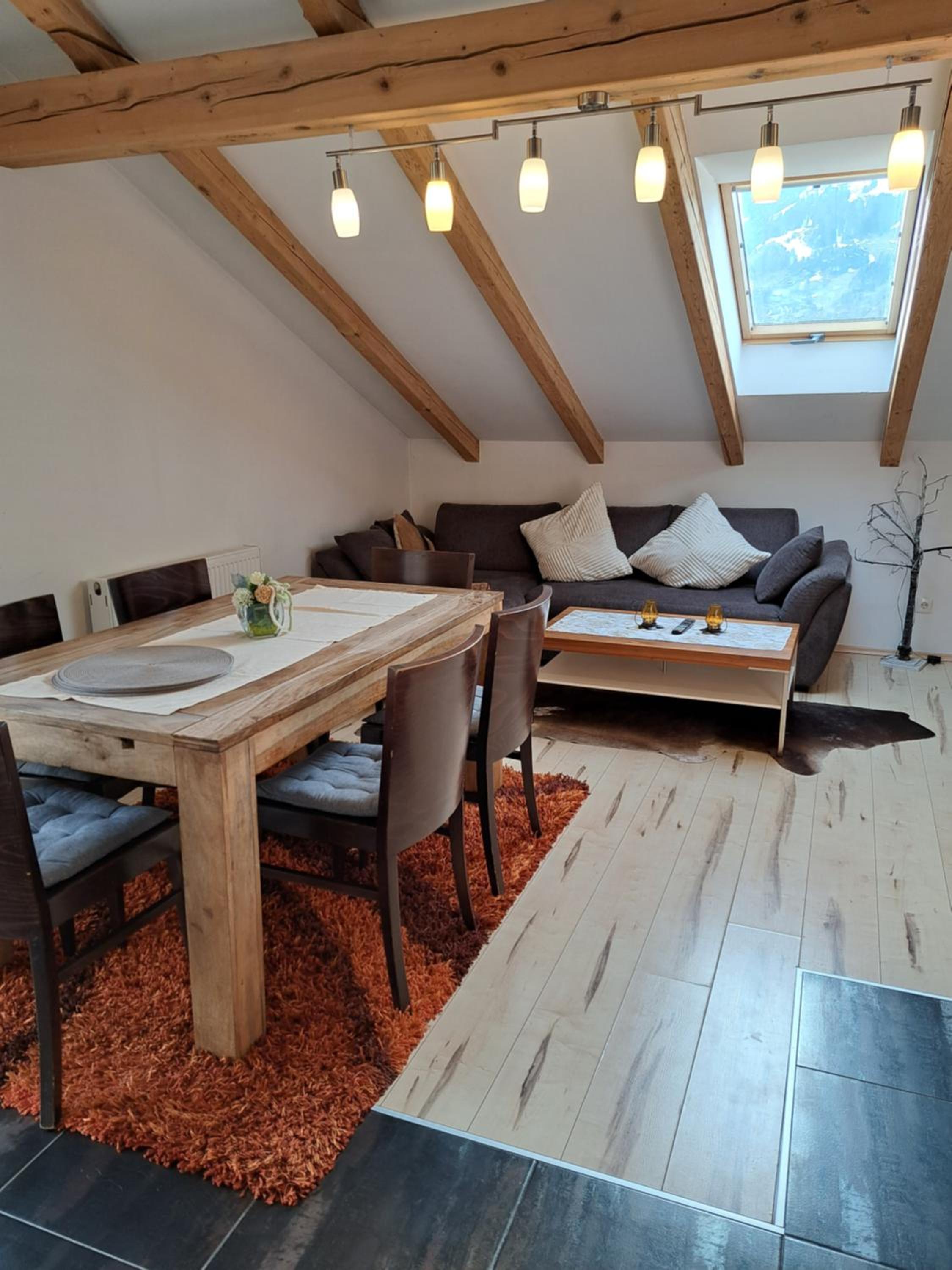 Three-Bedroom Apartment with Balcony (8 Adults) Attic photo 2