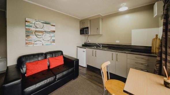 One Bedroom Motel - Photo 3