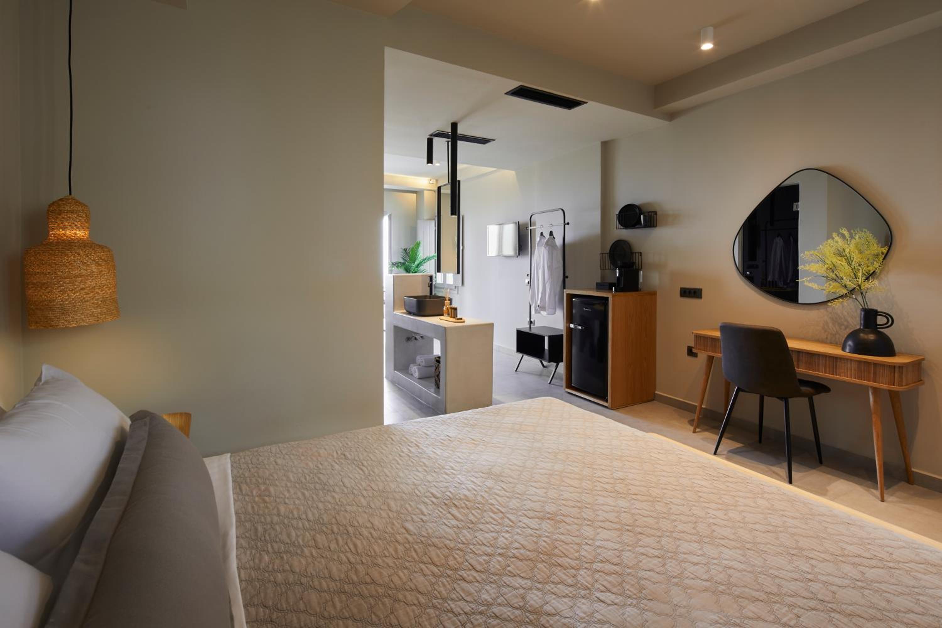 Superior Suite with Sea View - Photo 9