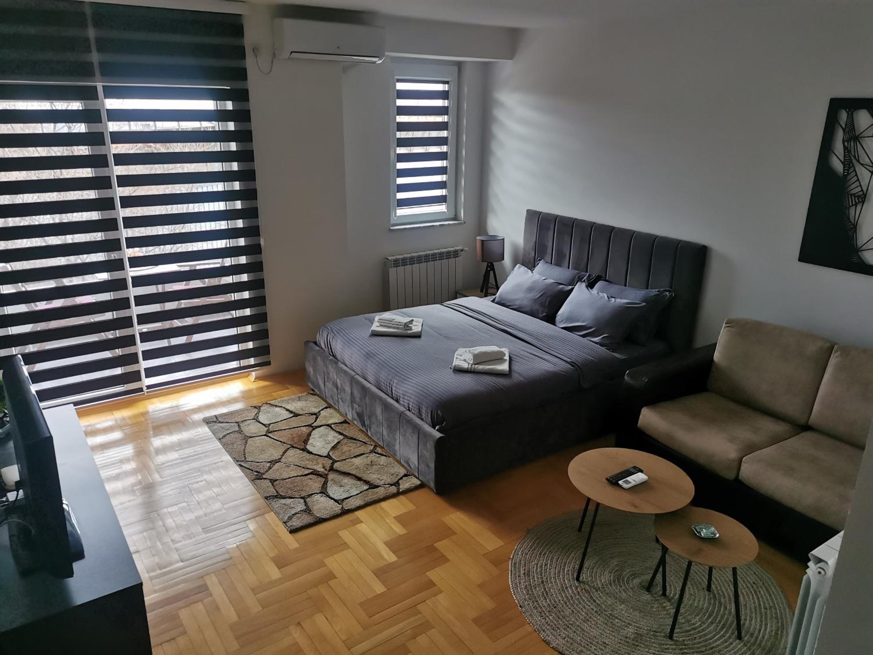 One-Bedroom Apartment photo 1