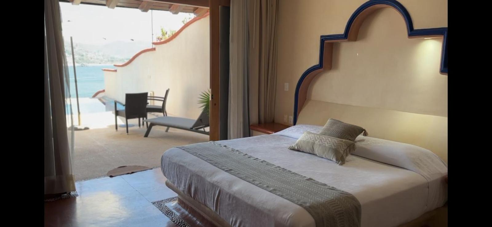 Deluxe Suite with Sea View photo 2