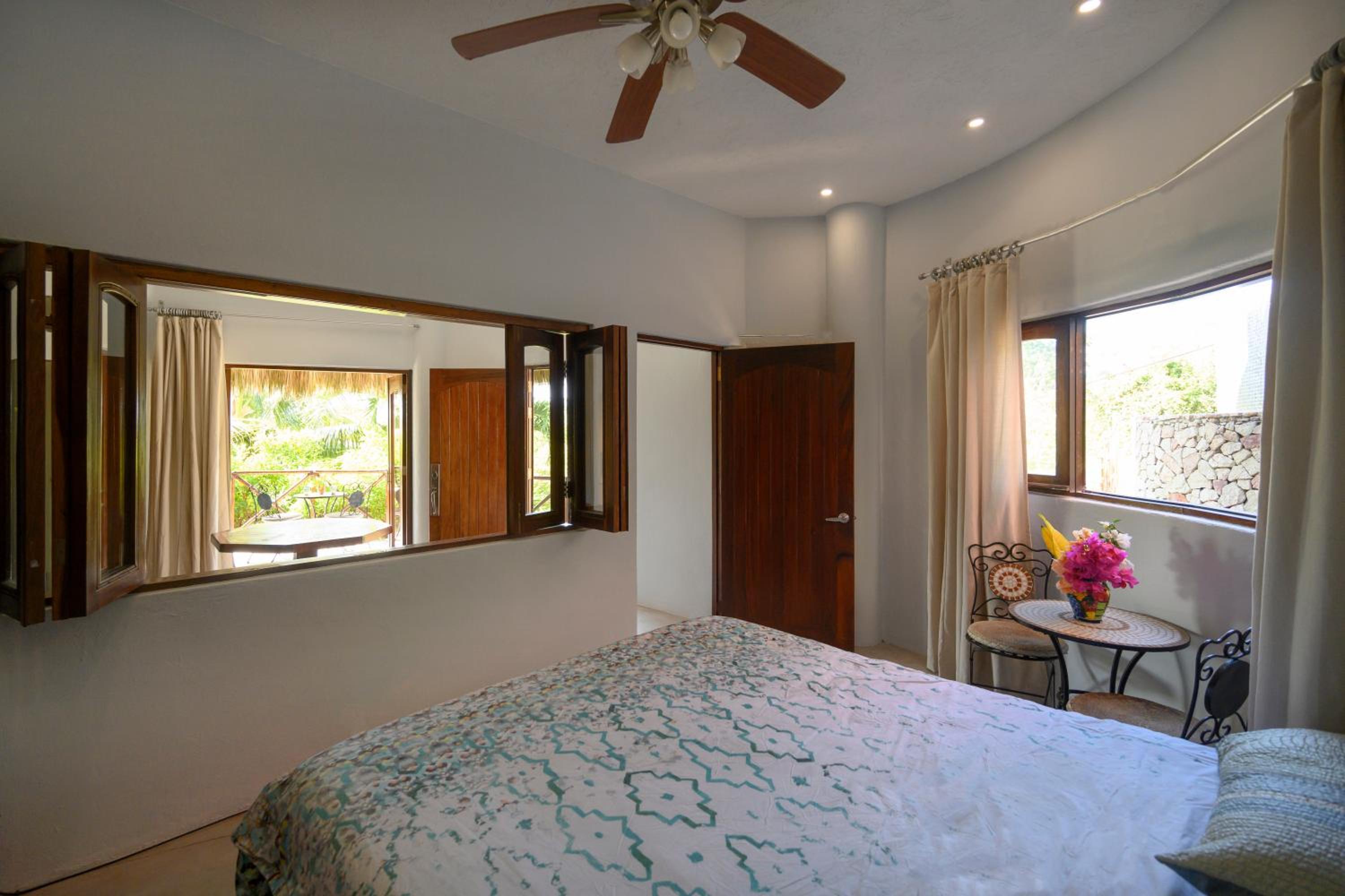 One-Bedroom House photo 1