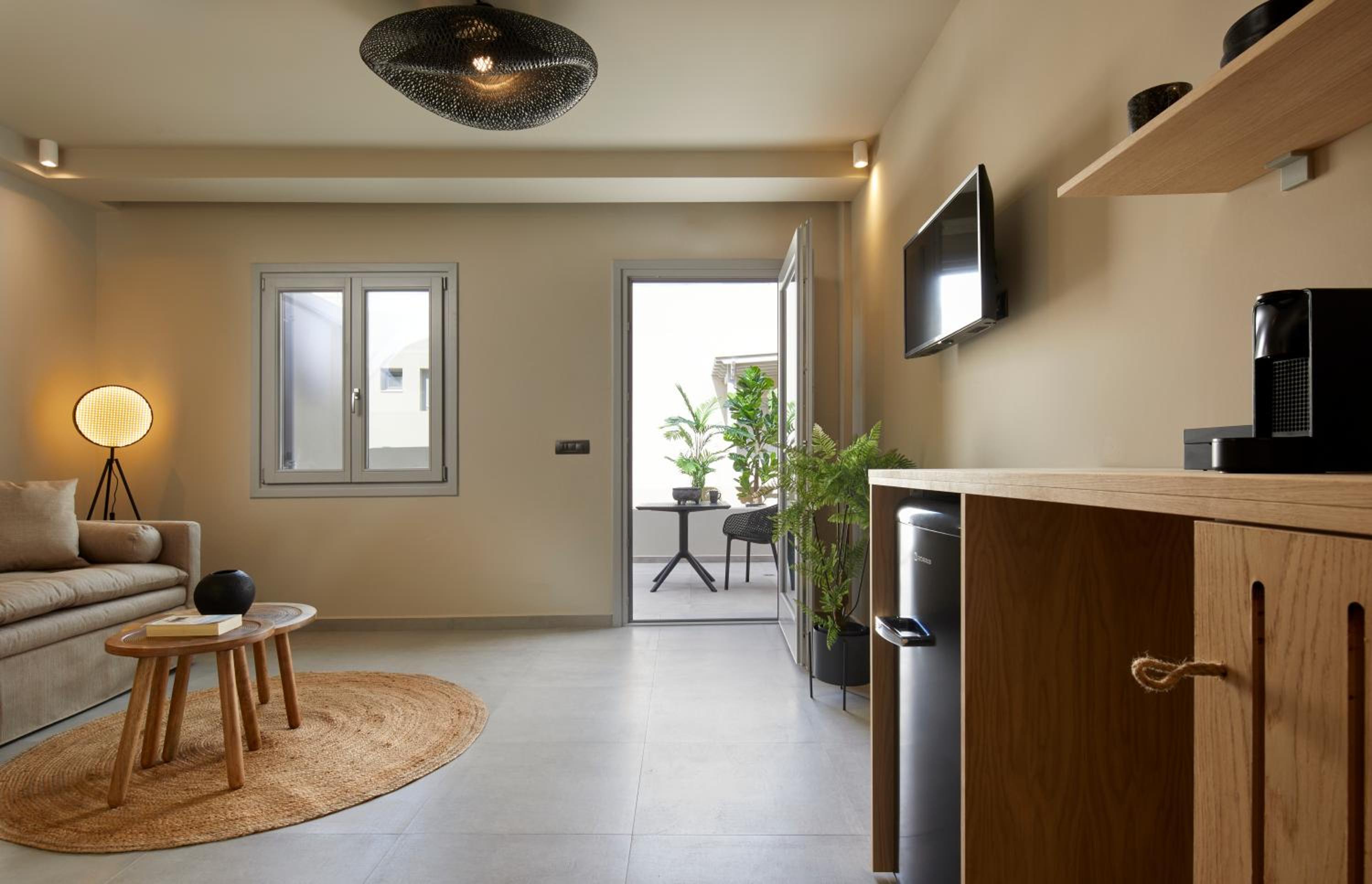 Standard Suite - Photo 1