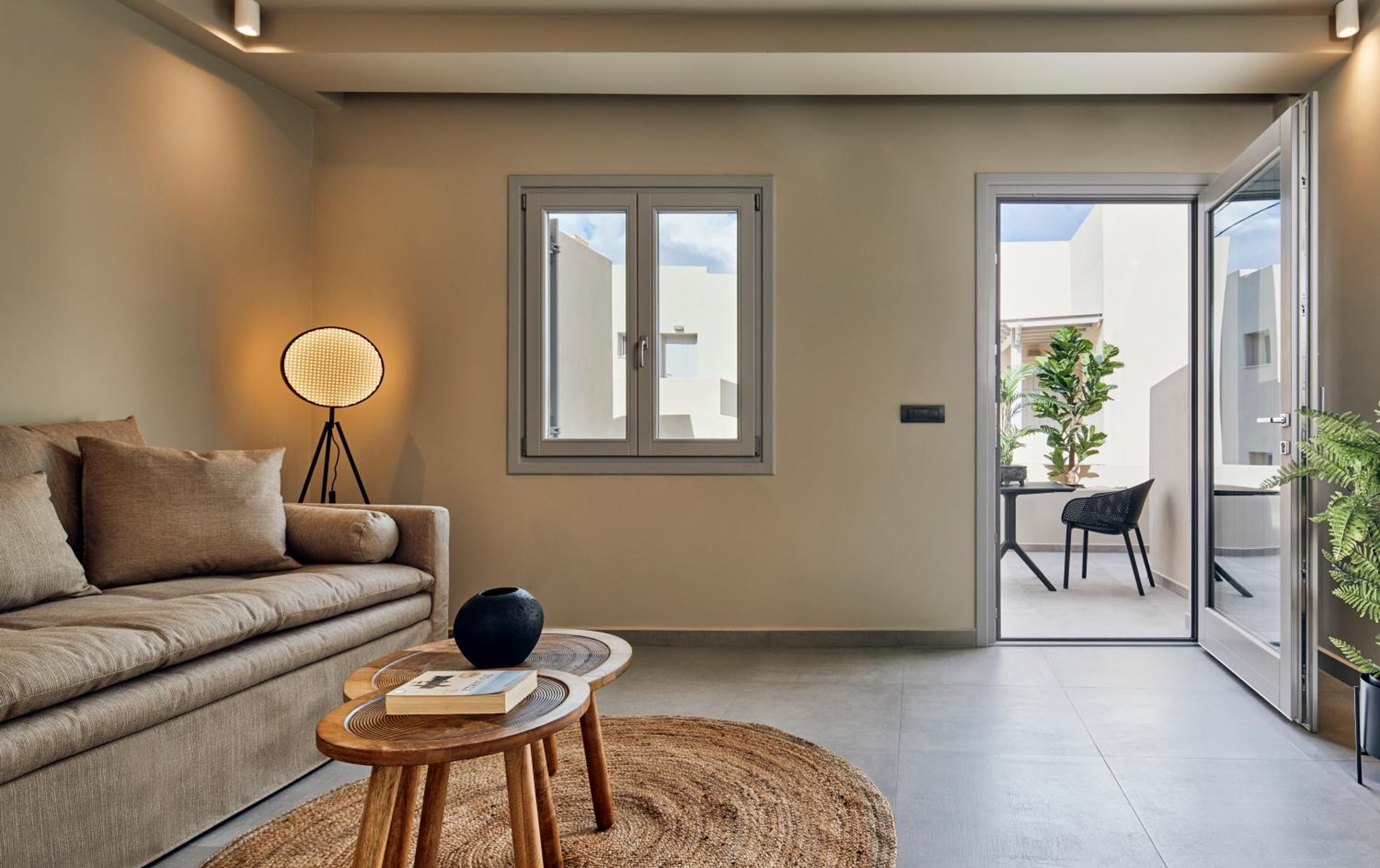Standard Suite - Photo 7