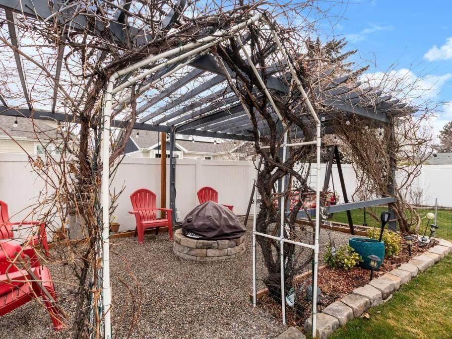 Three-Bedroom House photo 2