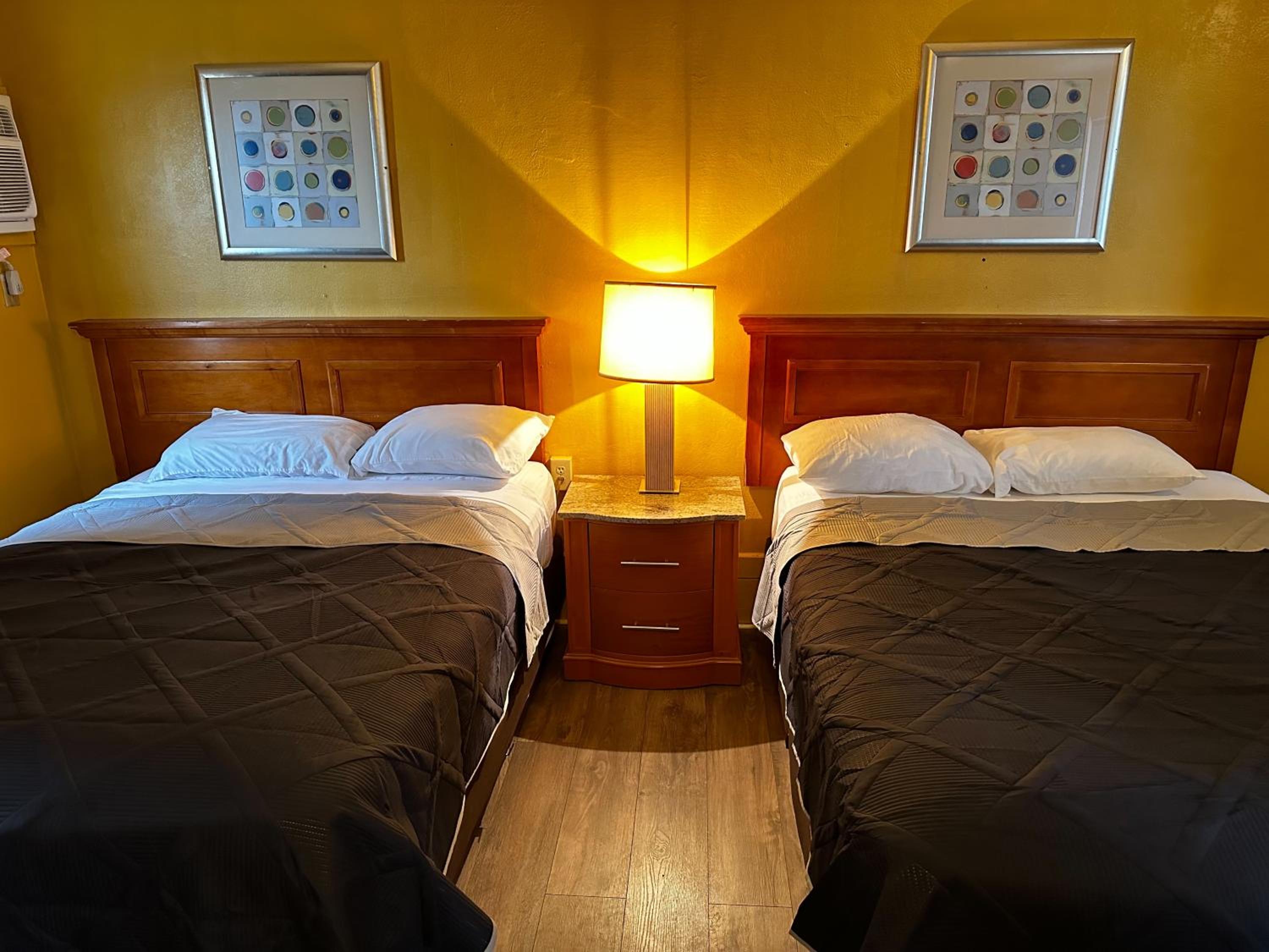 Queen Room photo 1