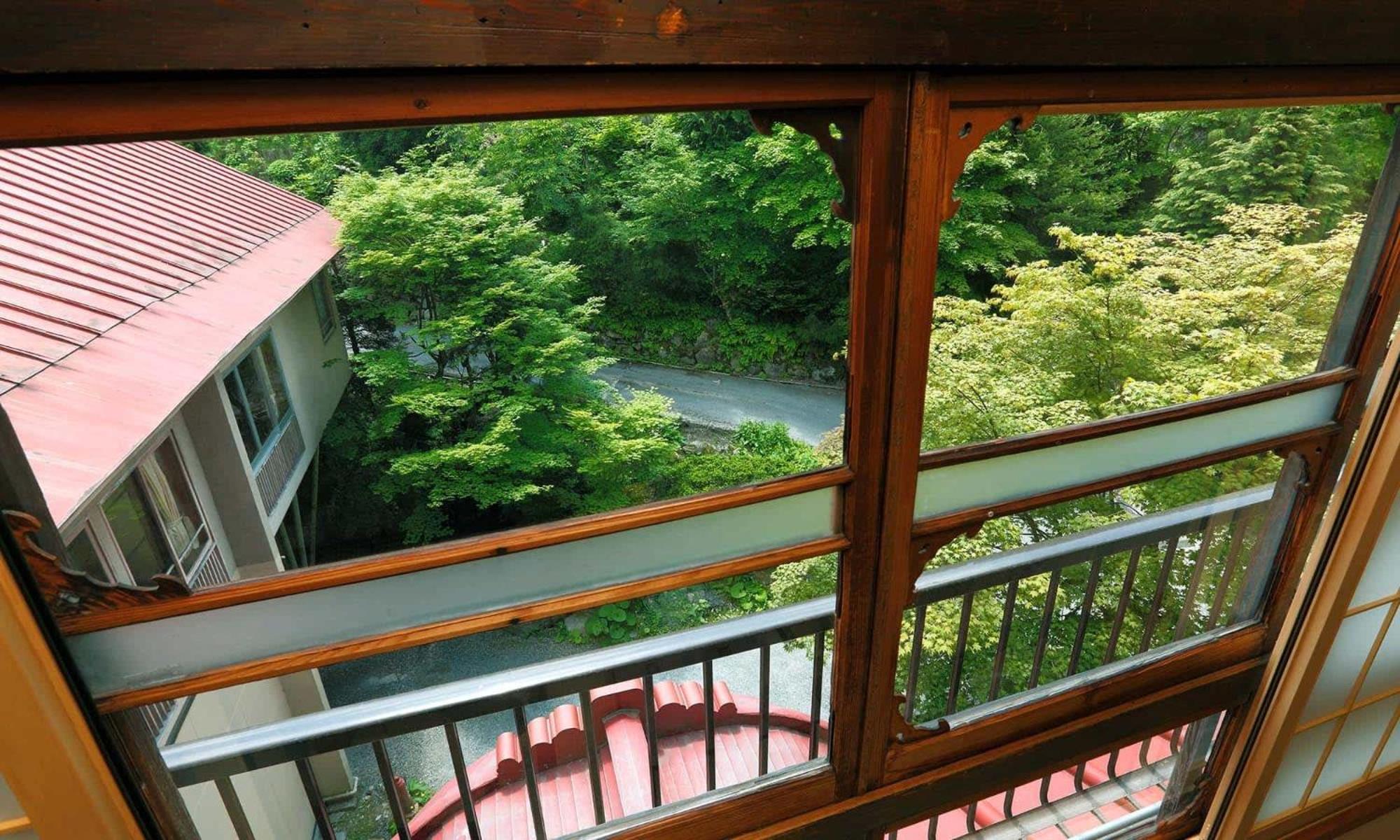 Japanese-Style Room with Tatami-area and Shared Bathroom - Photo 5