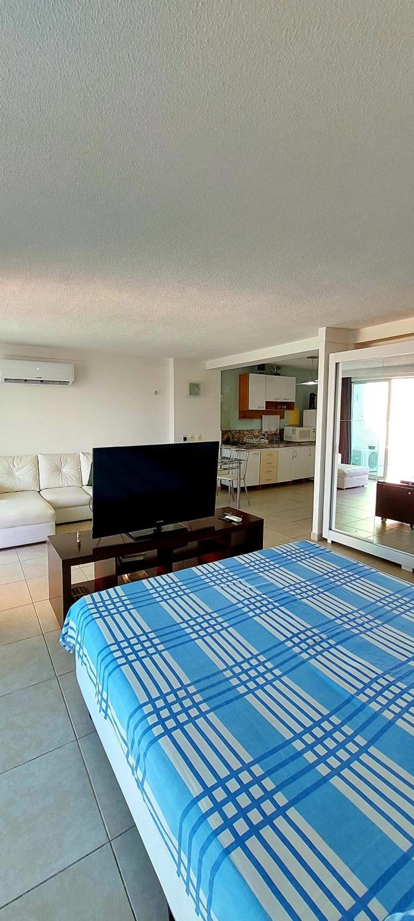 Apartment with Pool View 