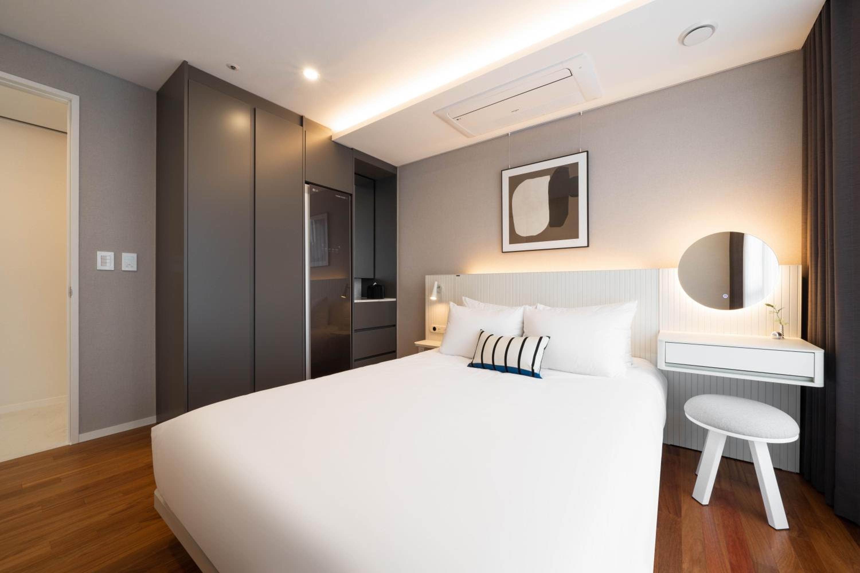 Premier Suite W - Photo 11