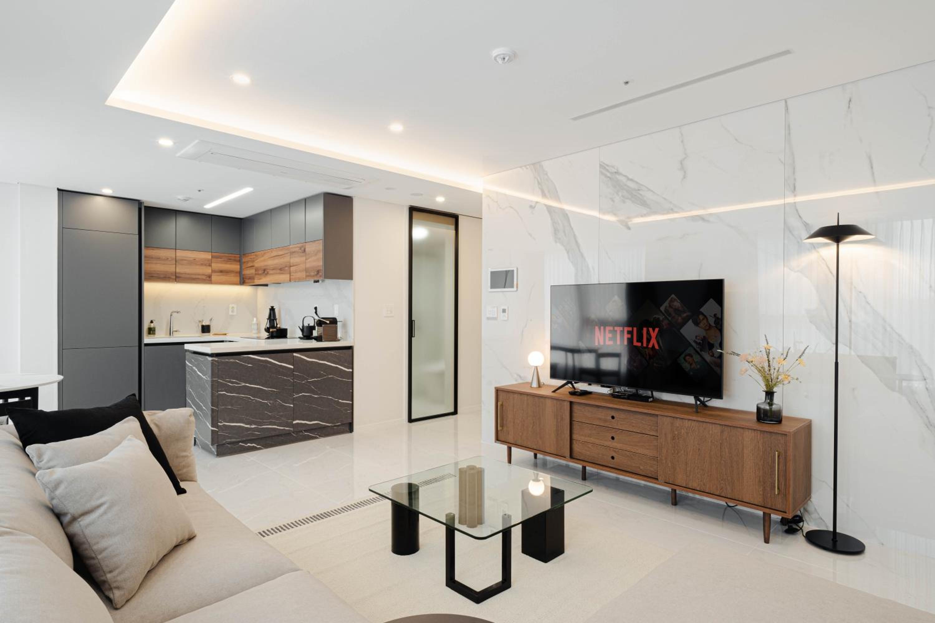 Premier Suite W - Photo 13