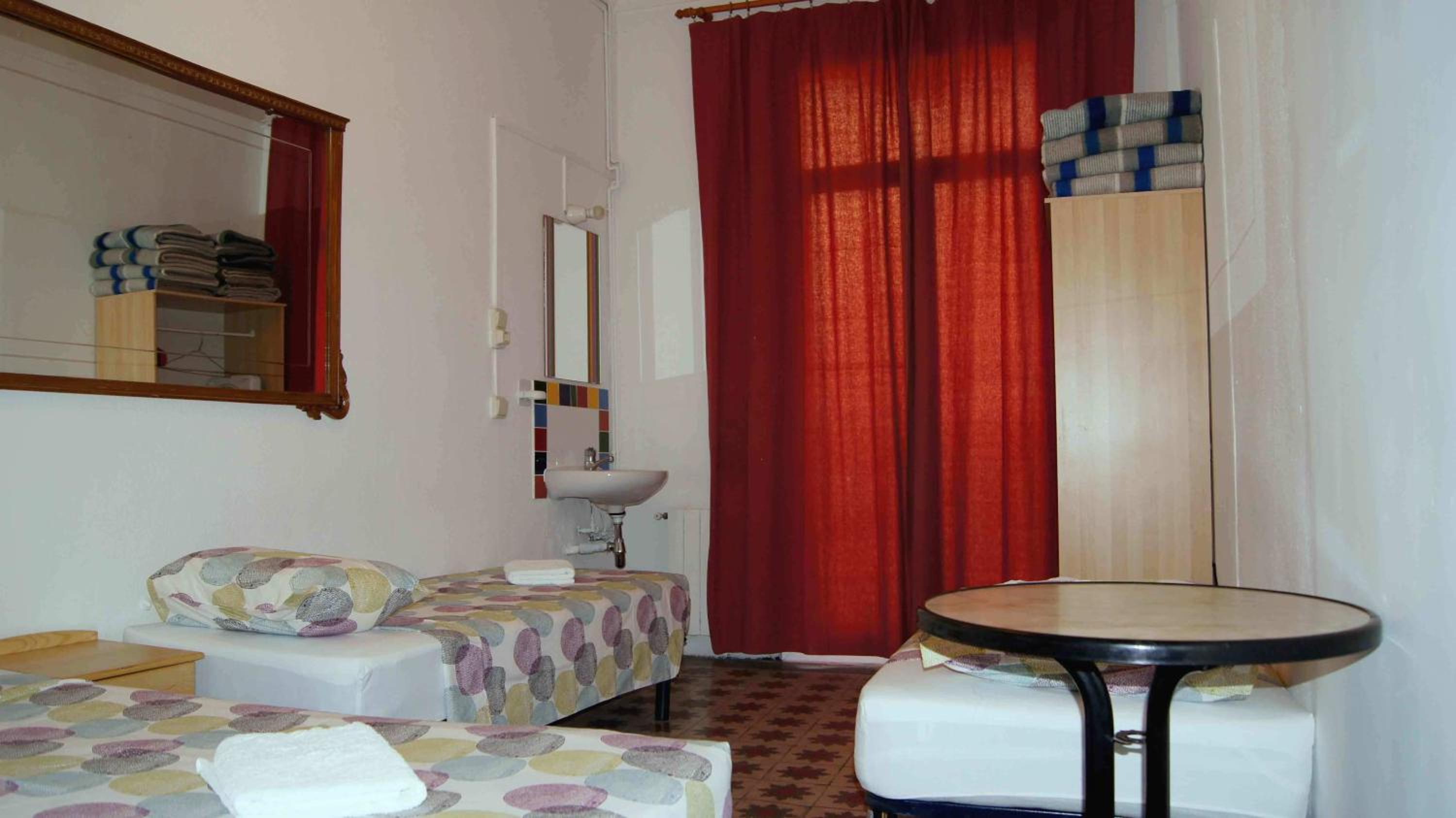 Quadruple Room with Shared Bathroom photo 3