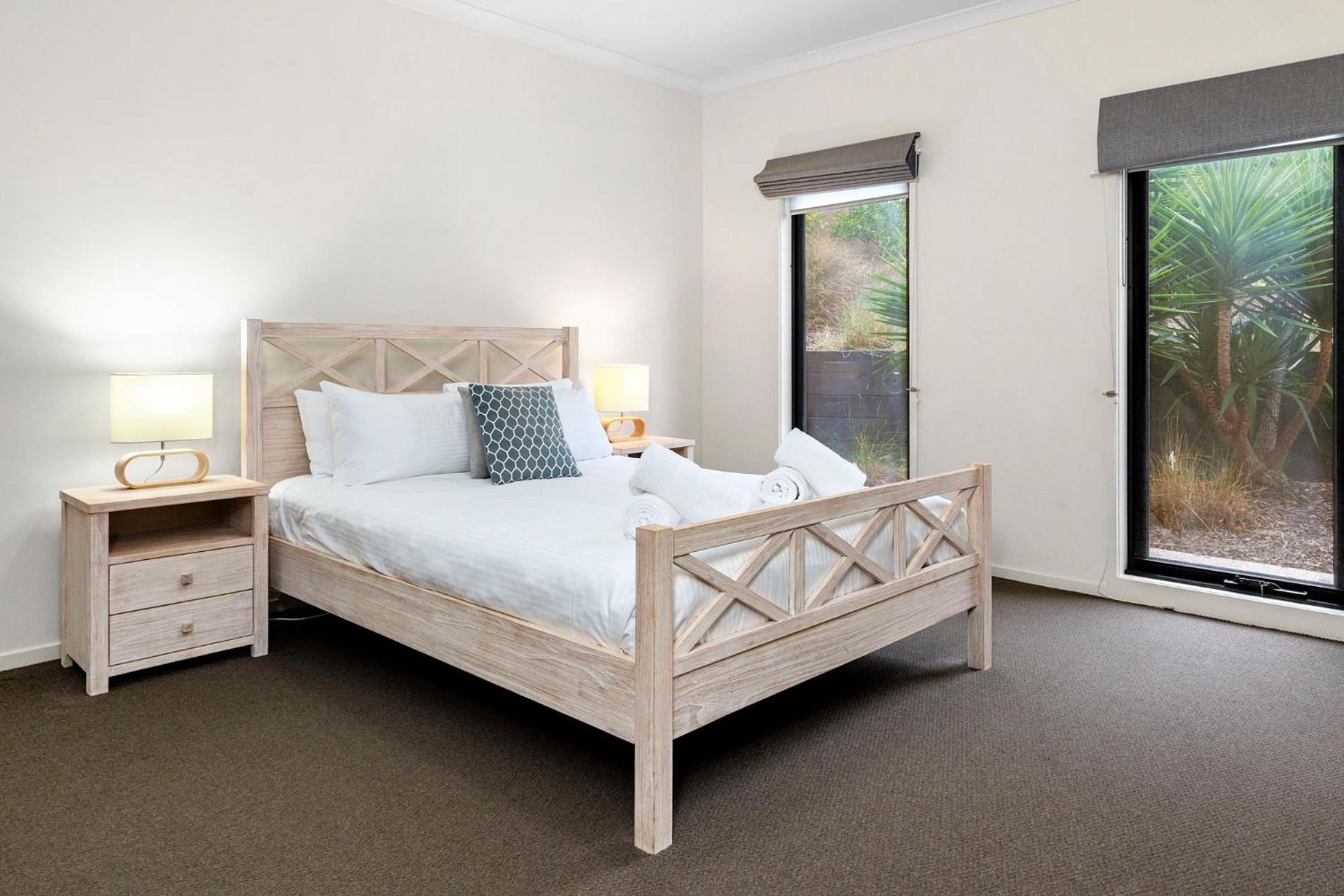 Six-Bedroom House photo 1