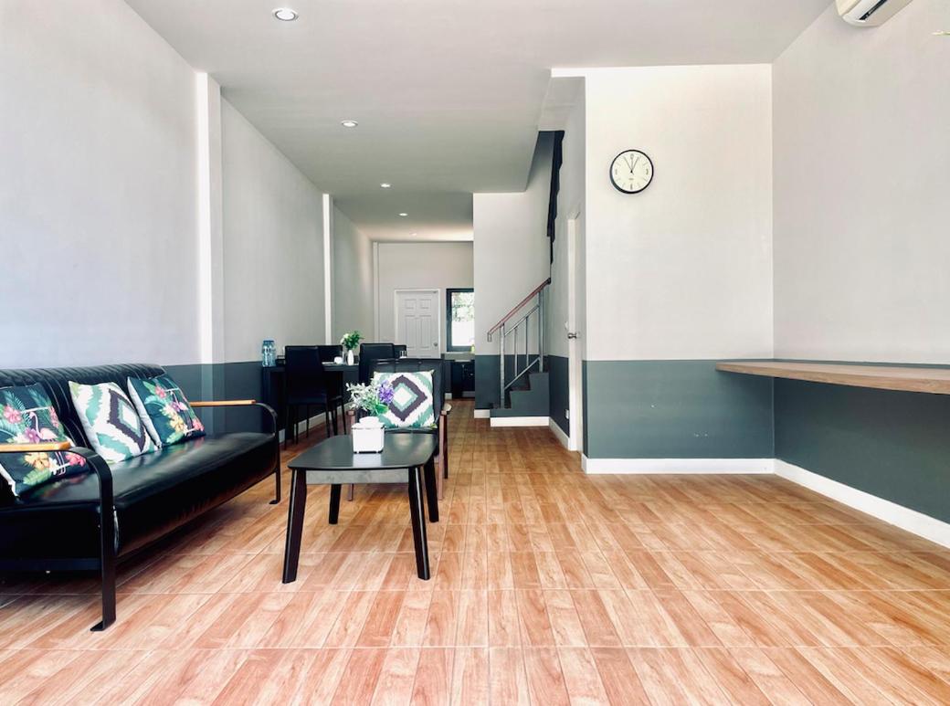 Family Studio - Photo 1
