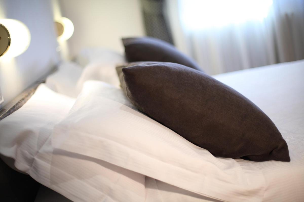 Double or Twin Room - Photo 3