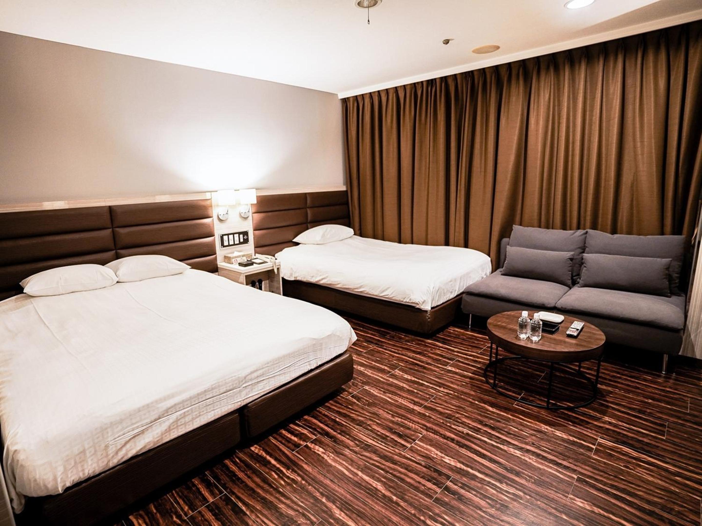 Standard Twin Room - Photo 1