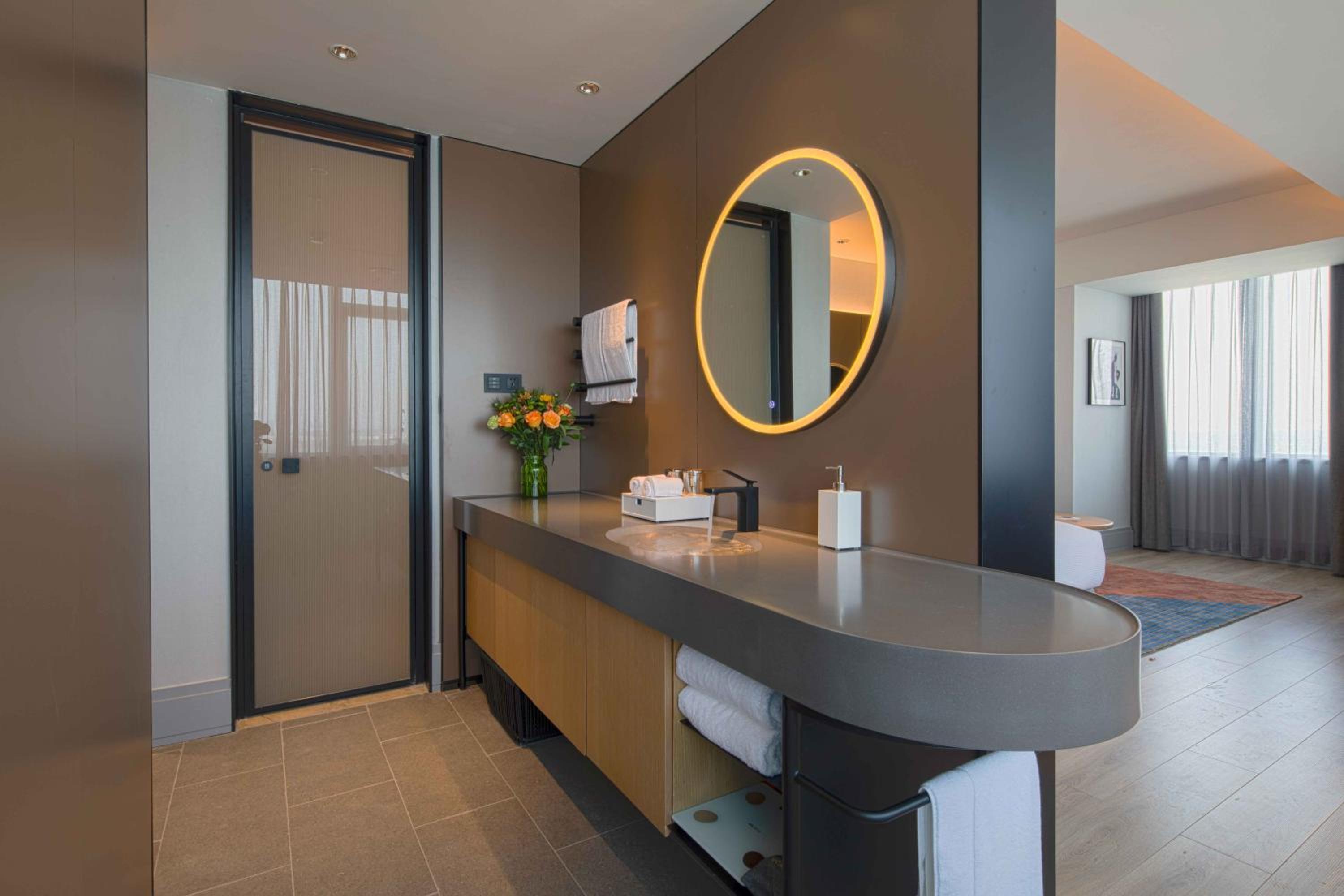 Business Suite photo 2