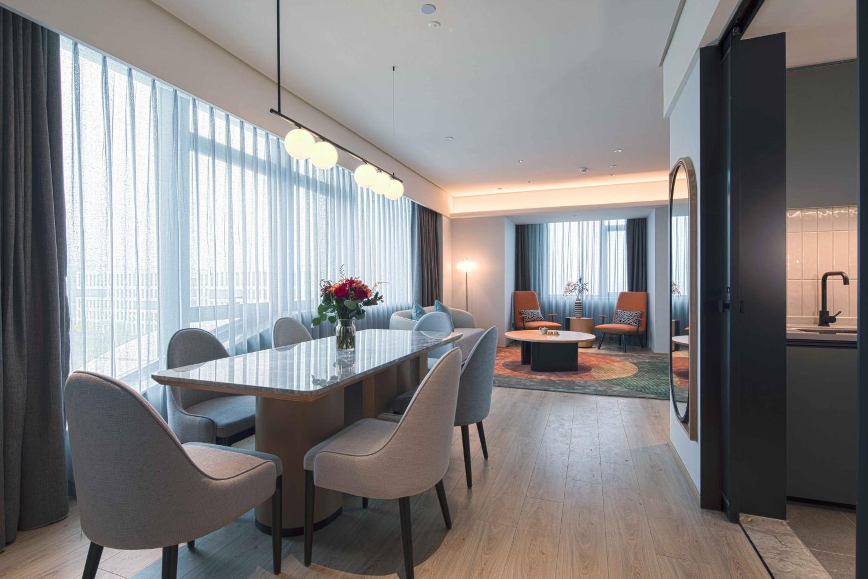 Business Suite photo 1