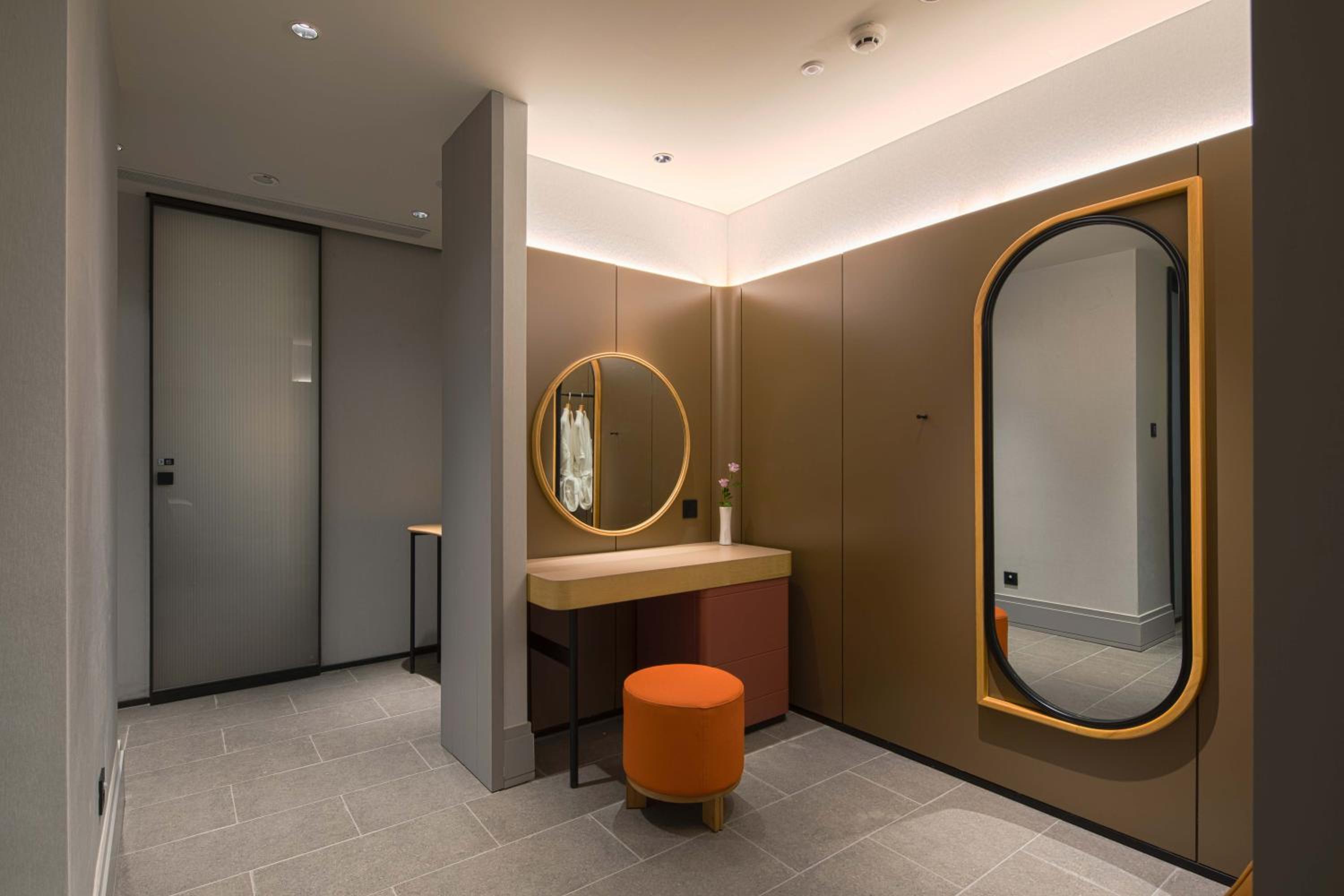 Business Suite photo 3