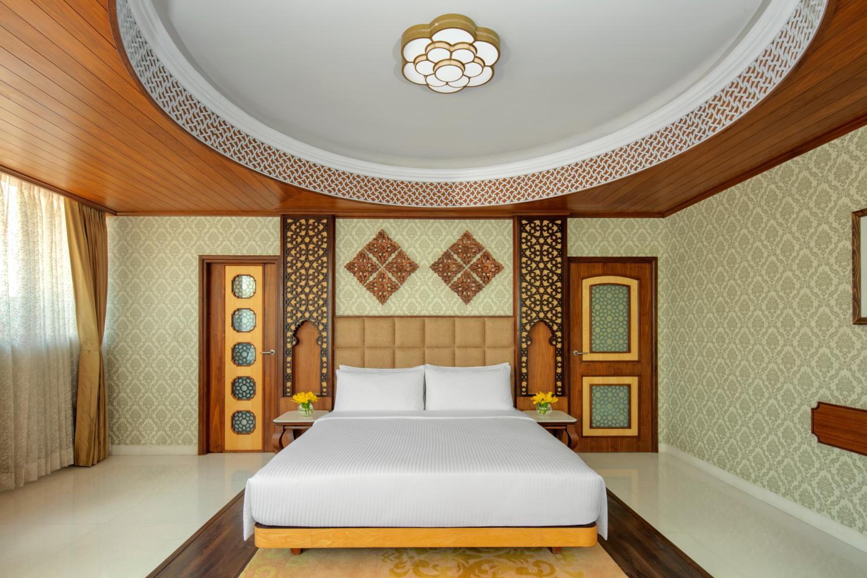 One-Bedroom Suite: 10% off on Food & Soft Beverages,Up to 20% off on SPA,02 Pints Beer, special kids welcome/in room amenities, Complimentary INR 500 Credit on F&Soft Beverage with min spend of 2000 INR(once per stay (per room)) photo