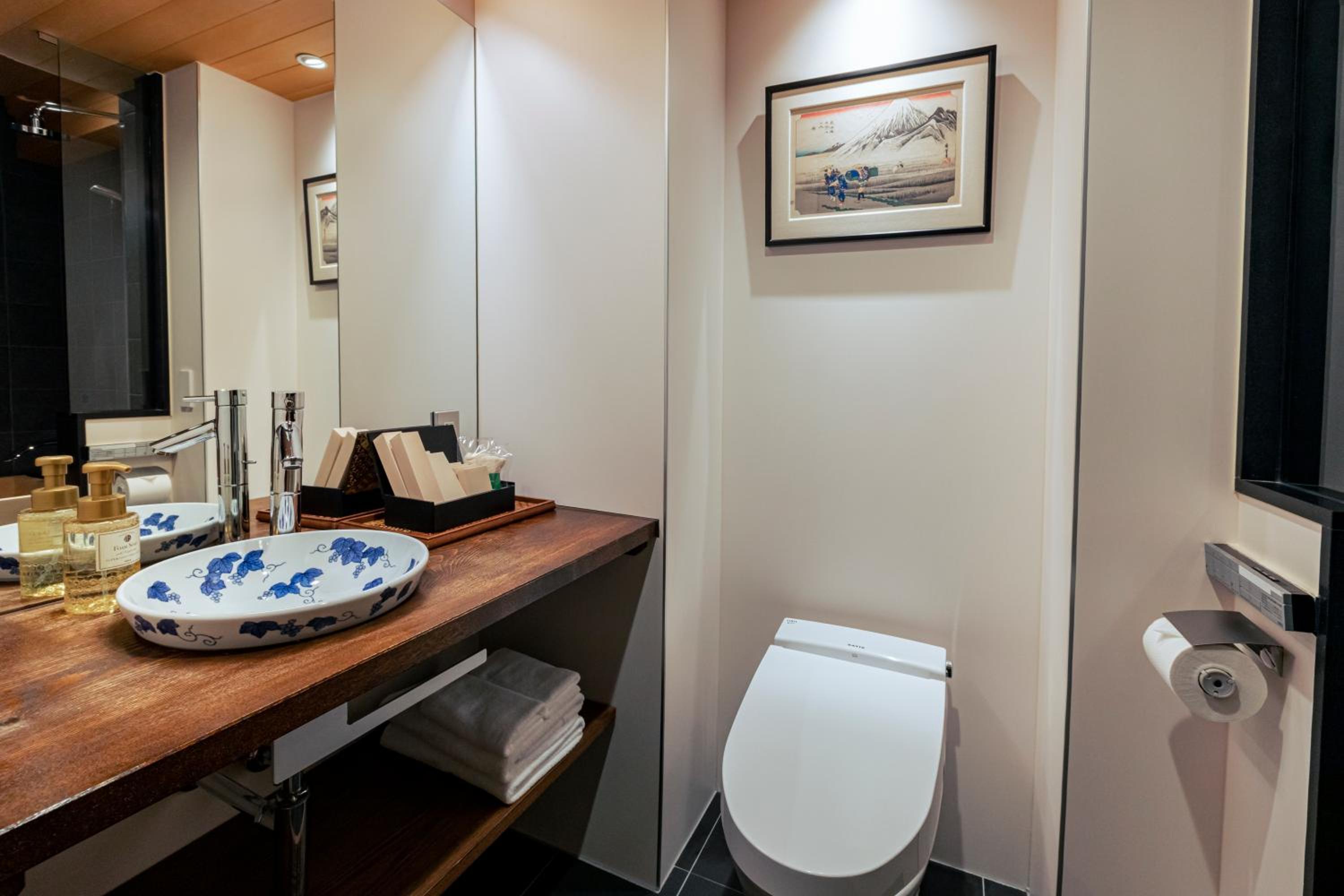 Standard Twin Room - Photo 9