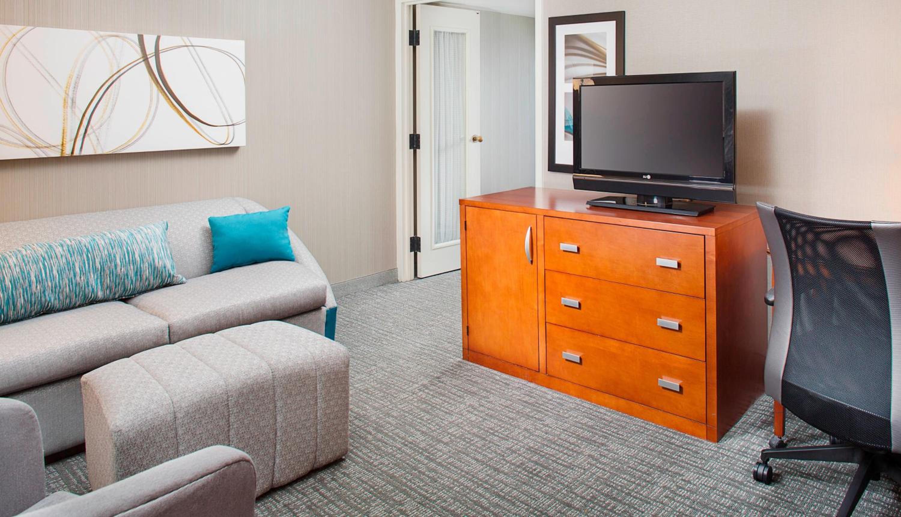 Larger King Room with Sofa Bed - Photo 1