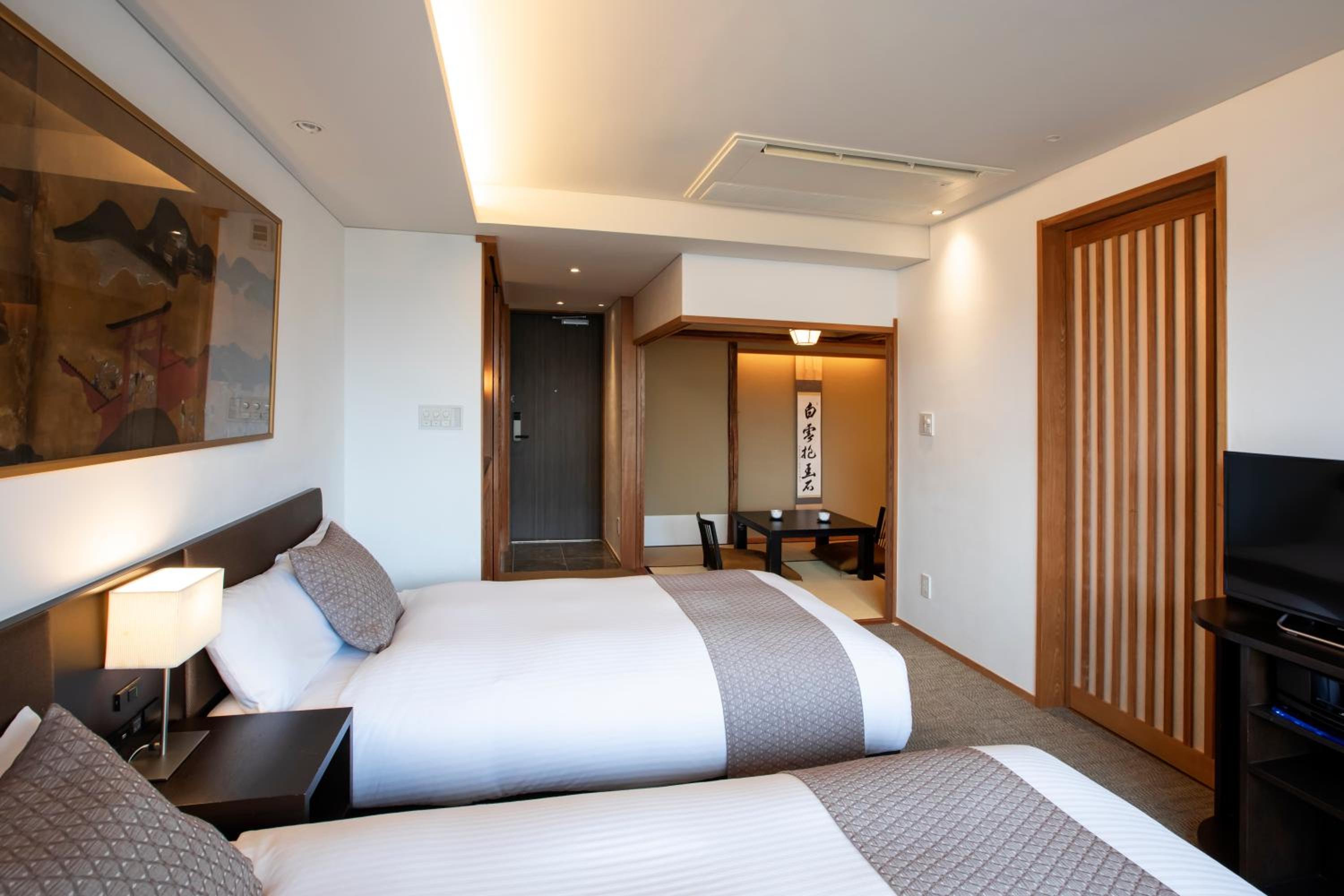 Premium Quadruple Room - Photo 9