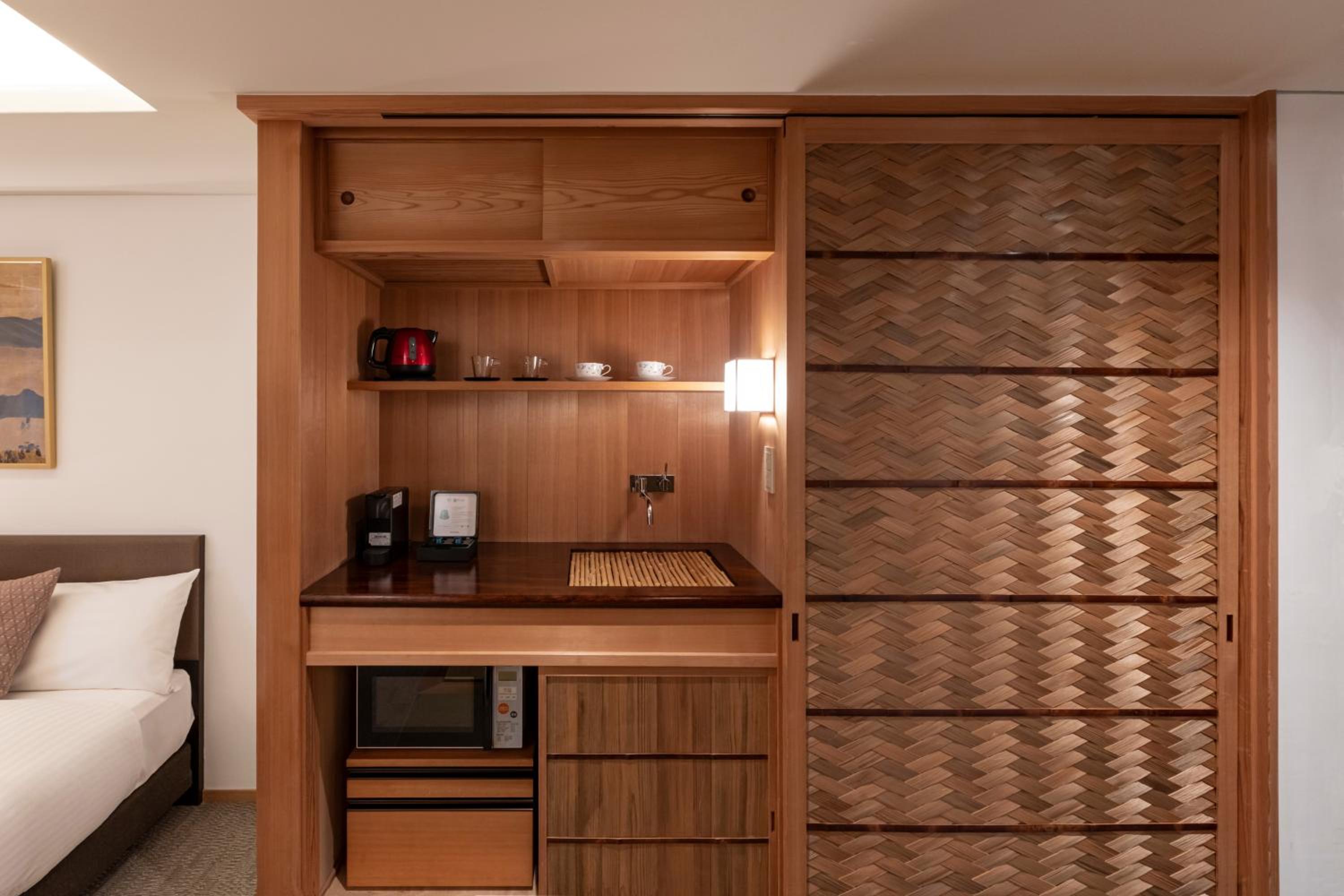 Premium Quadruple Room - Photo 8