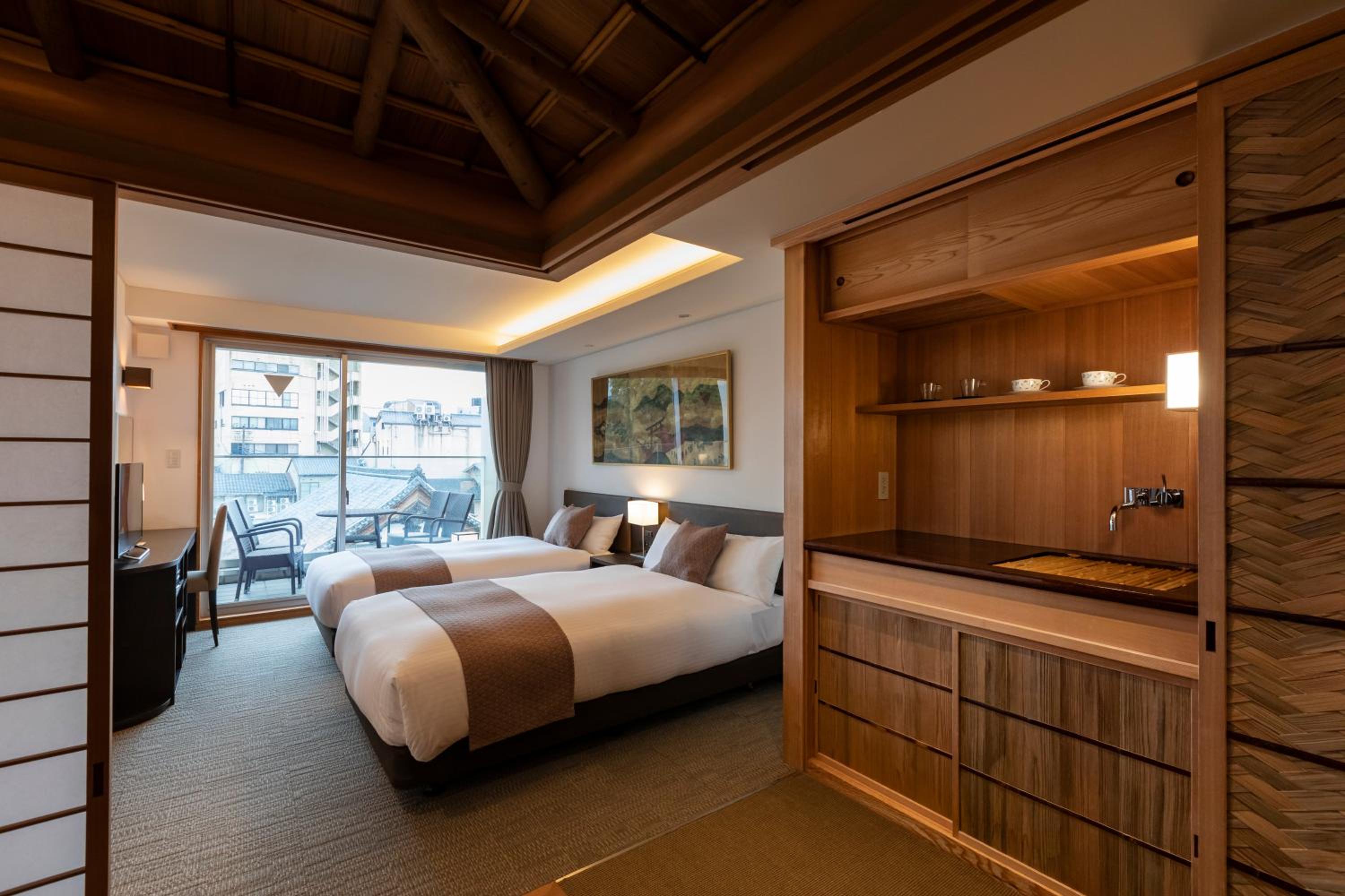 Premium Quadruple Room - Photo 16