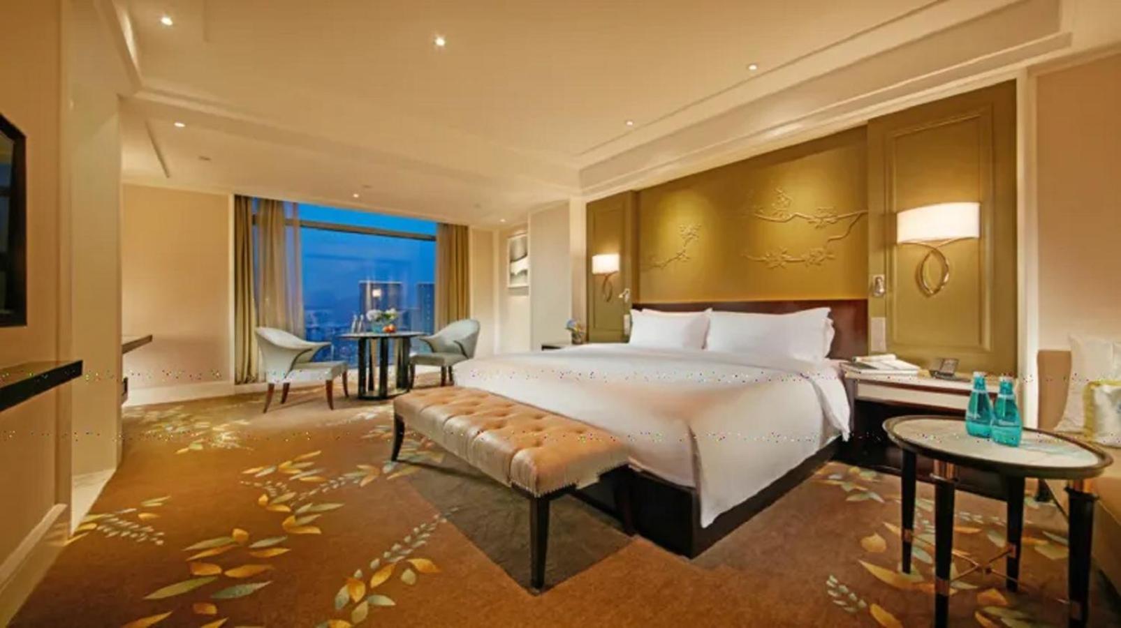 Deluxe Room (2 Adults + 1 Child) photo 1