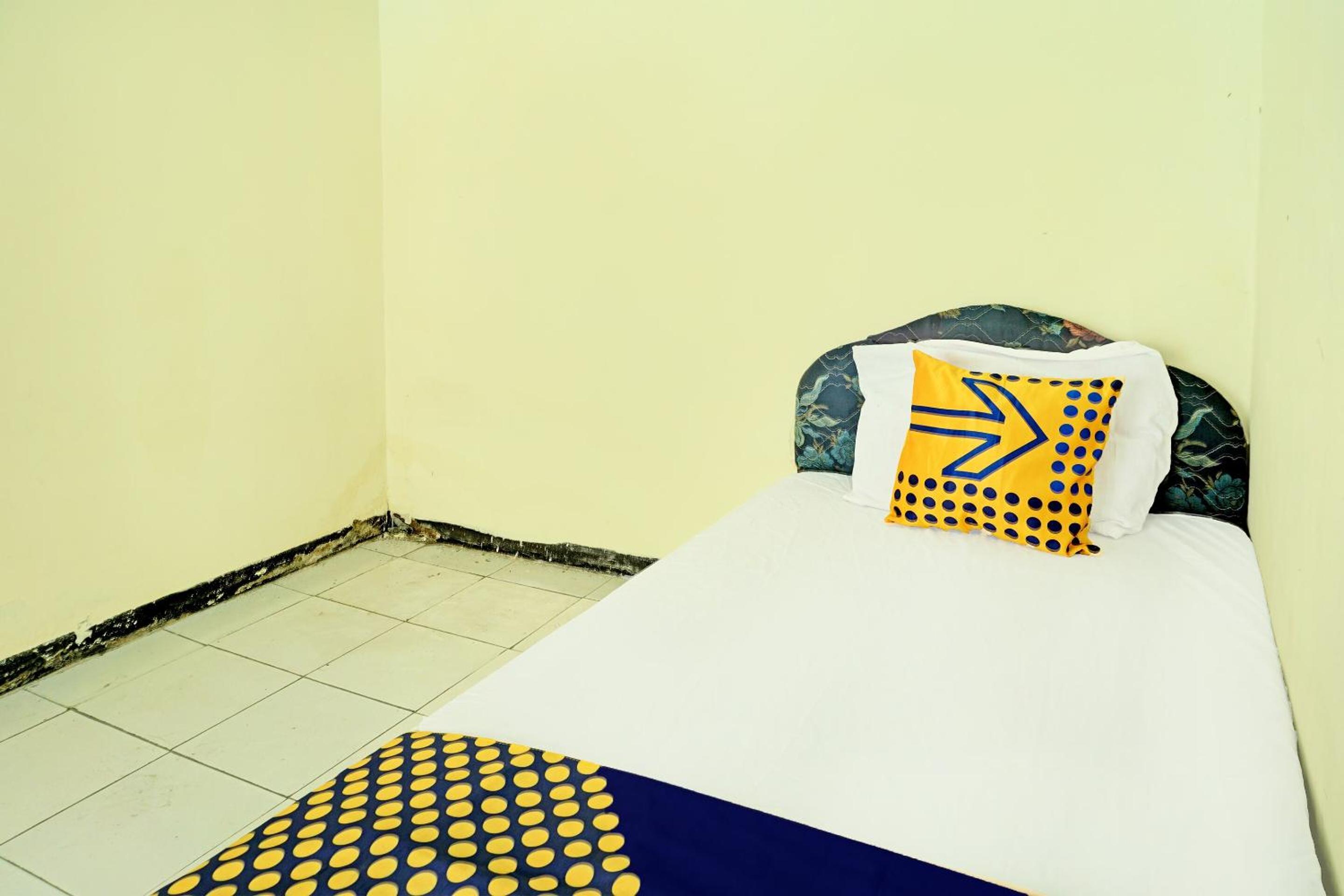 Small Single Room photo 3