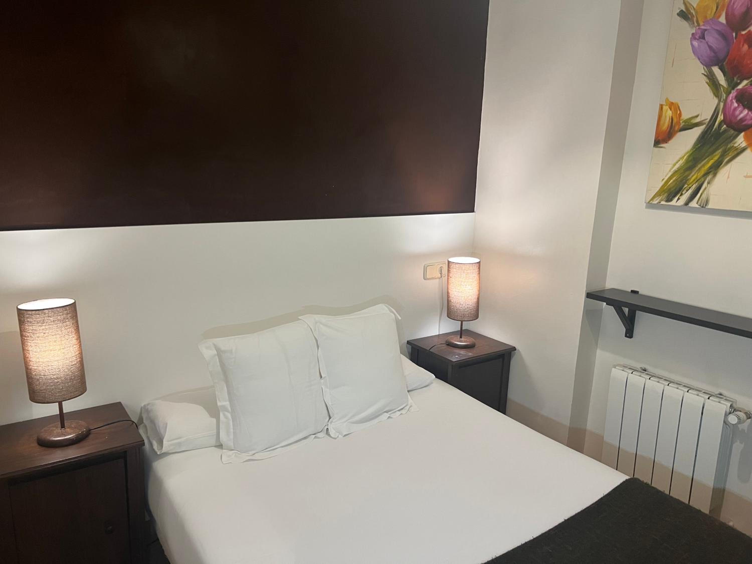 Small Double Room - Photo 11