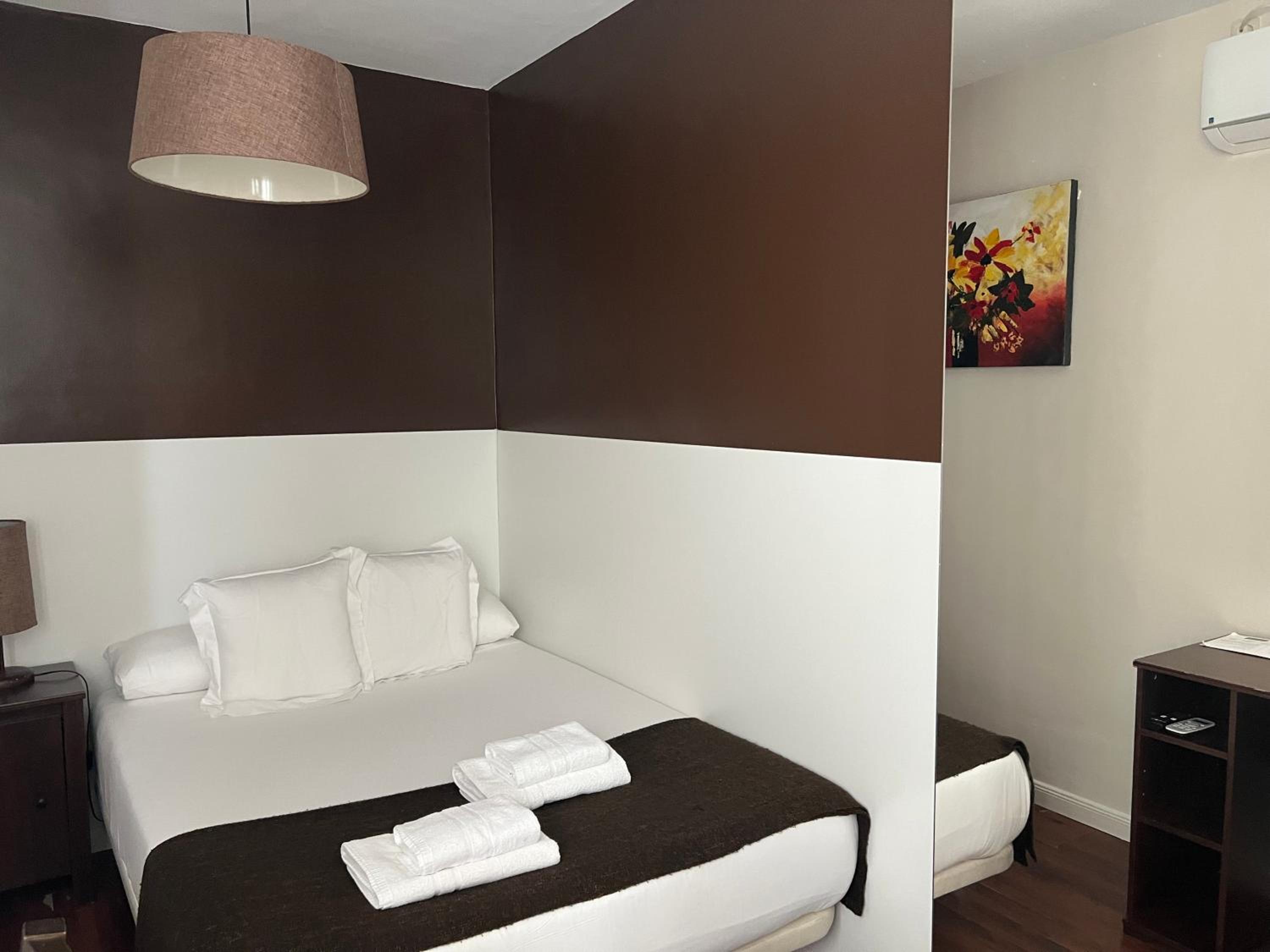 Small Double Room - Photo 9