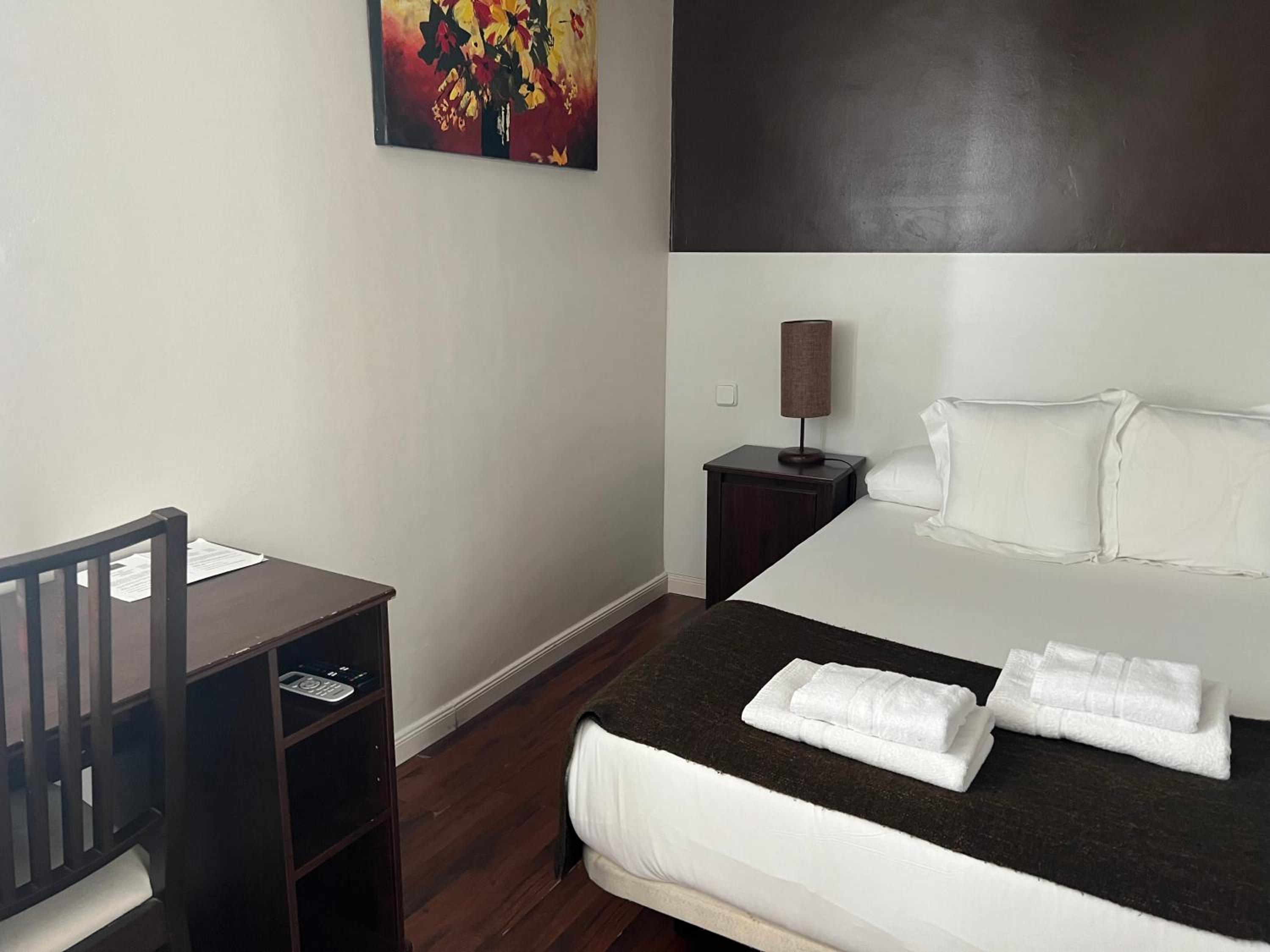 Small Double Room - Photo 10