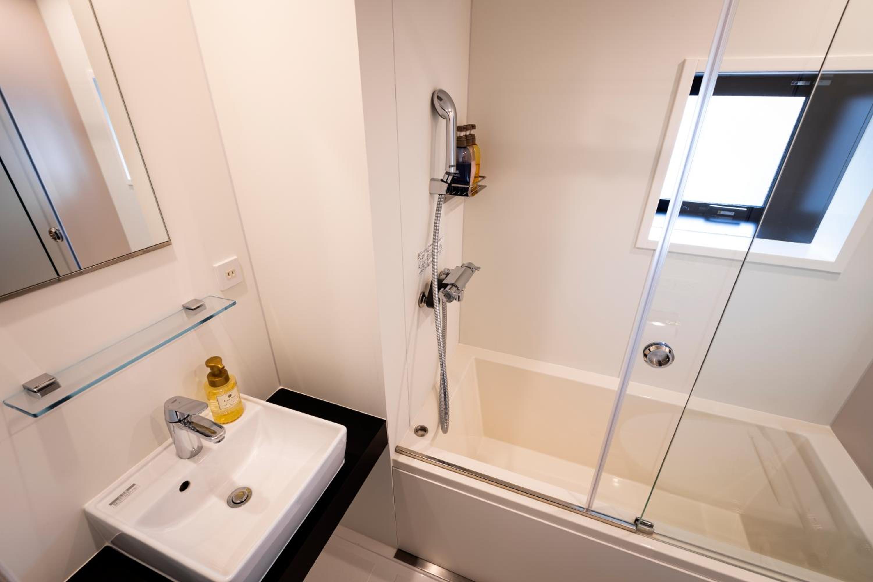 Standard Twin Room - Photo 4