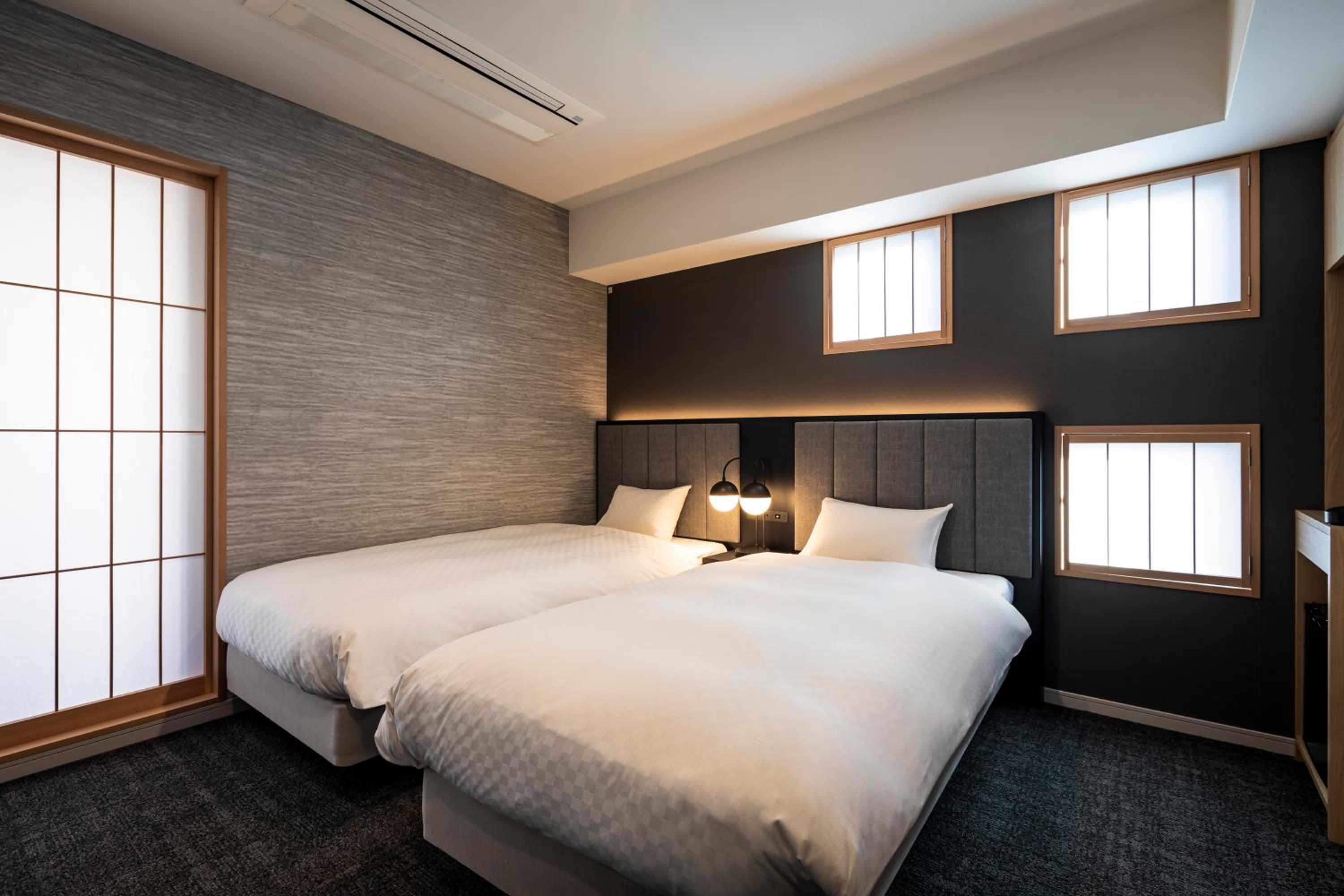 Standard Twin Room - Photo 12