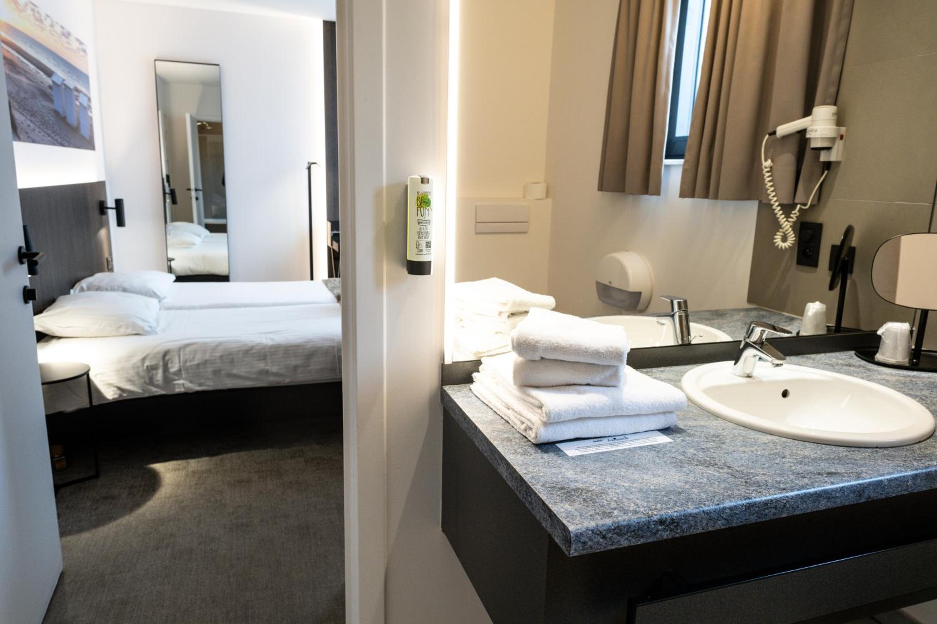 Small Double Room - Photo 3