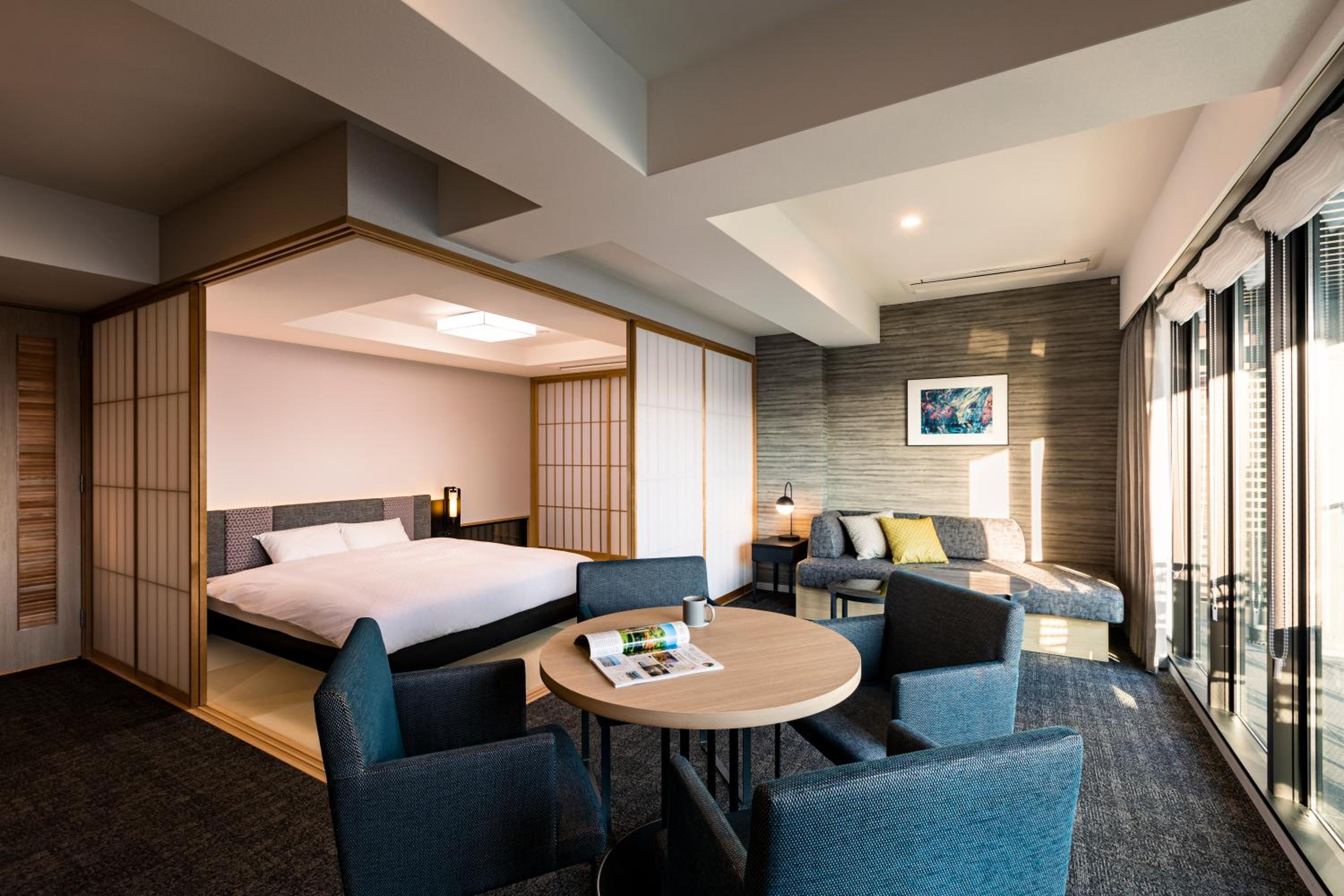 Deluxe King Room - Photo 11