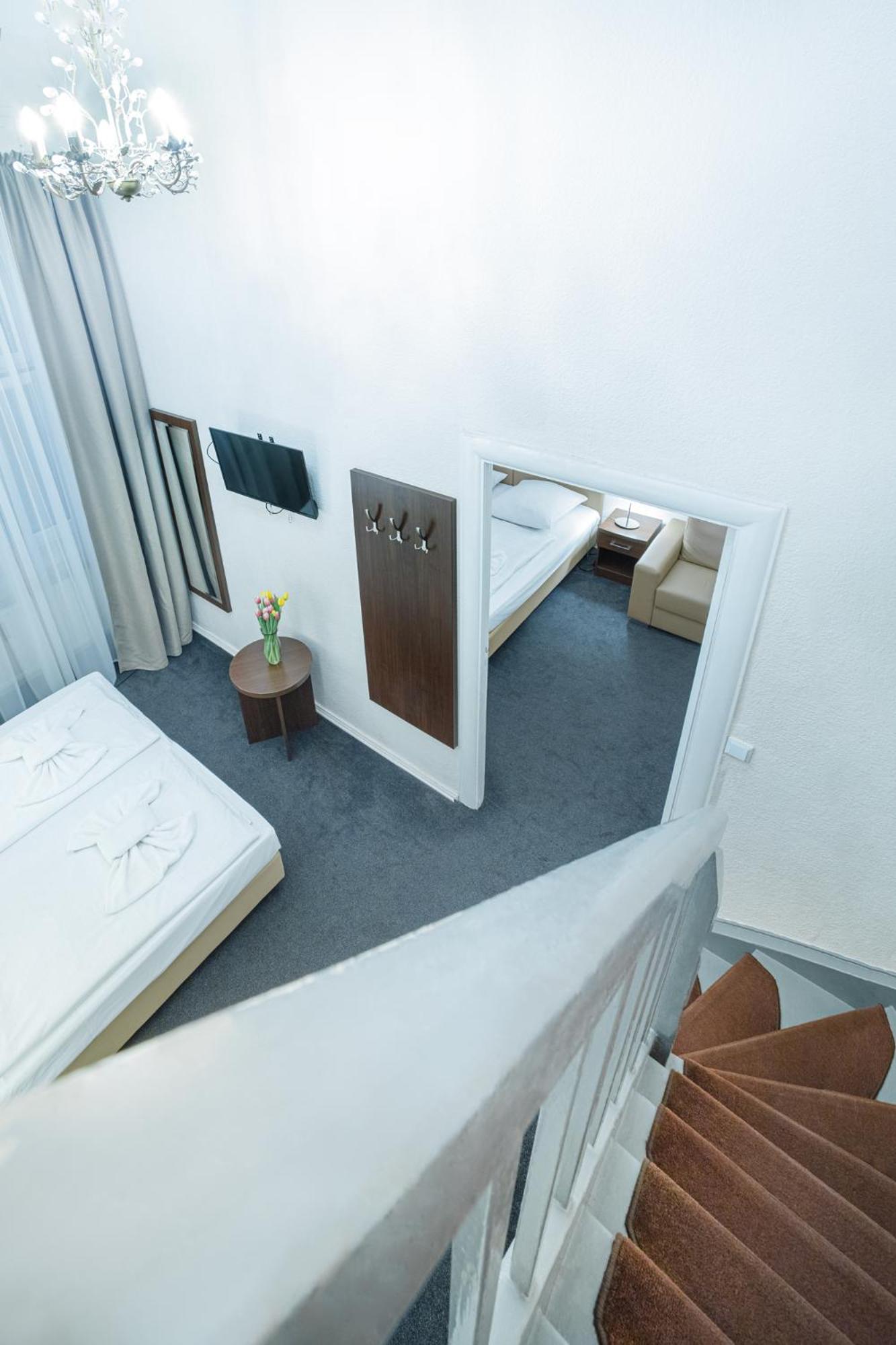 Three-Bedroom Apartment photo 2