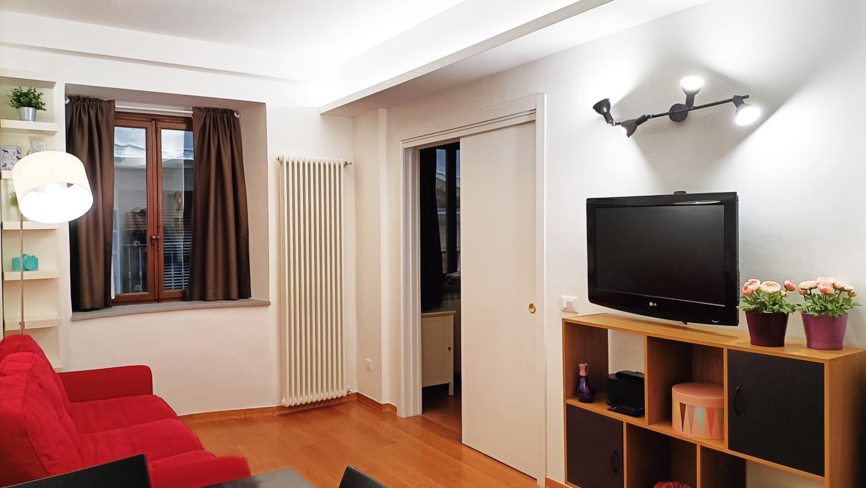 One-Bedroom Apartment photo 1