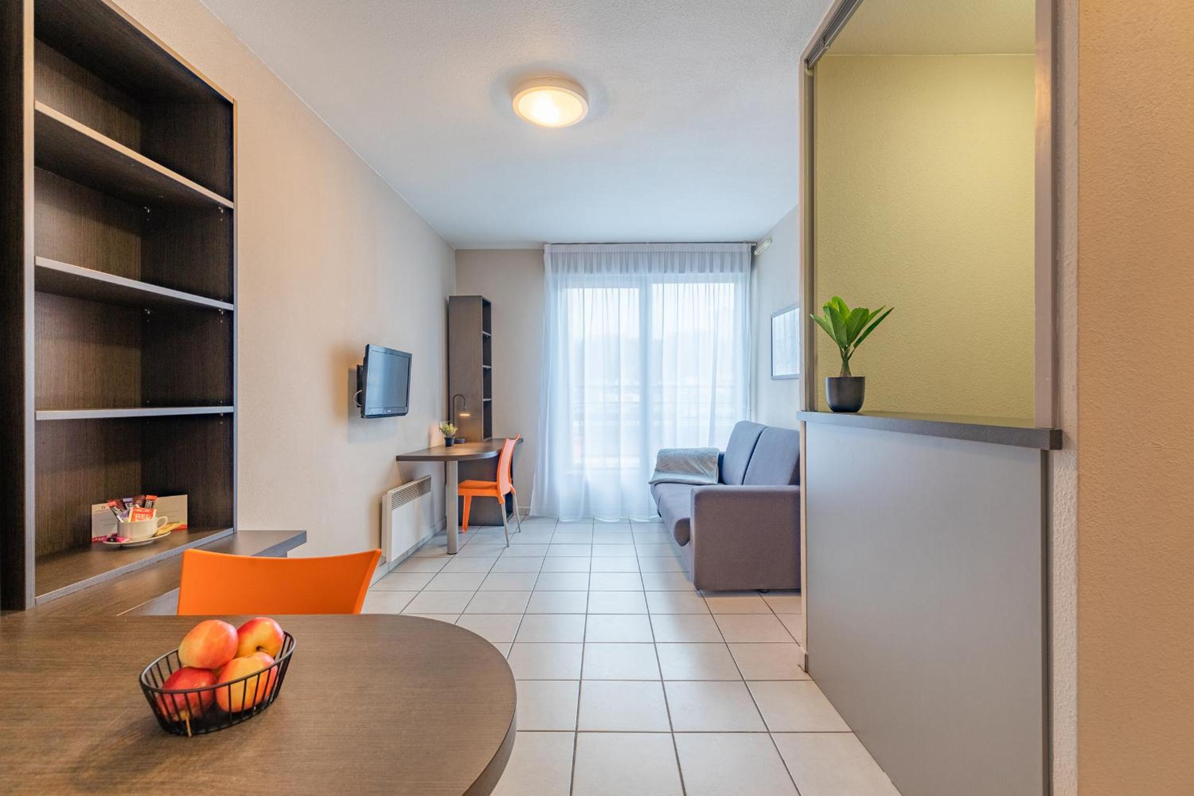 One-Bedroom Apartment - Photo 4