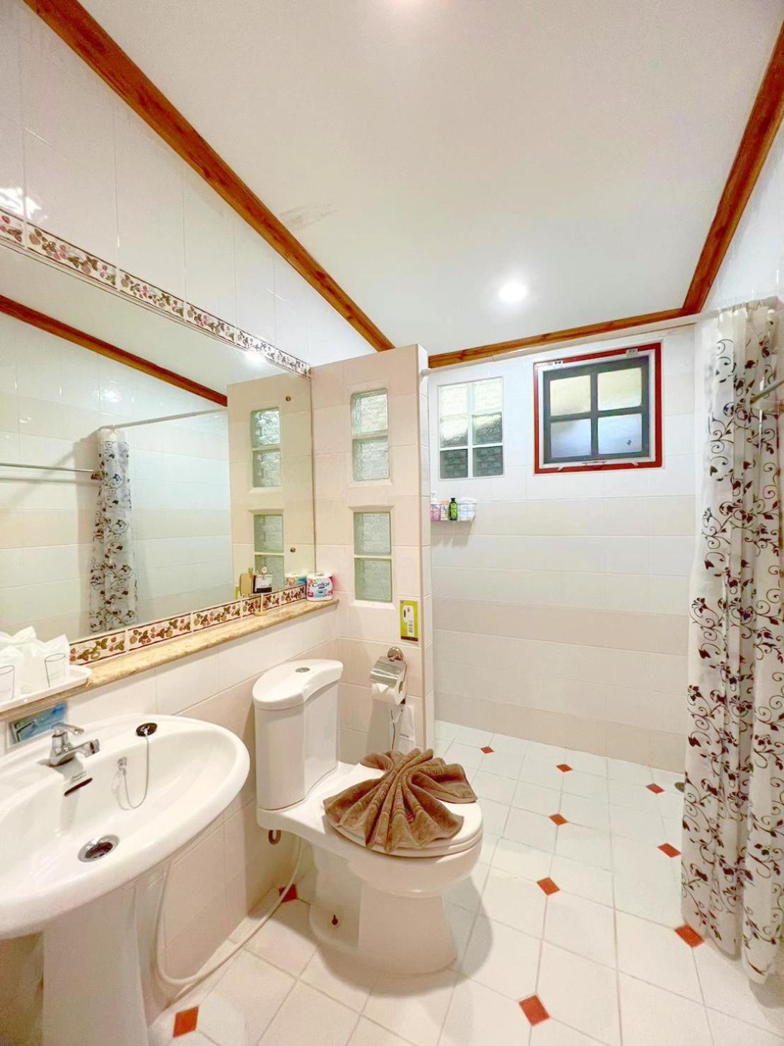 Standard King Room - Photo 2