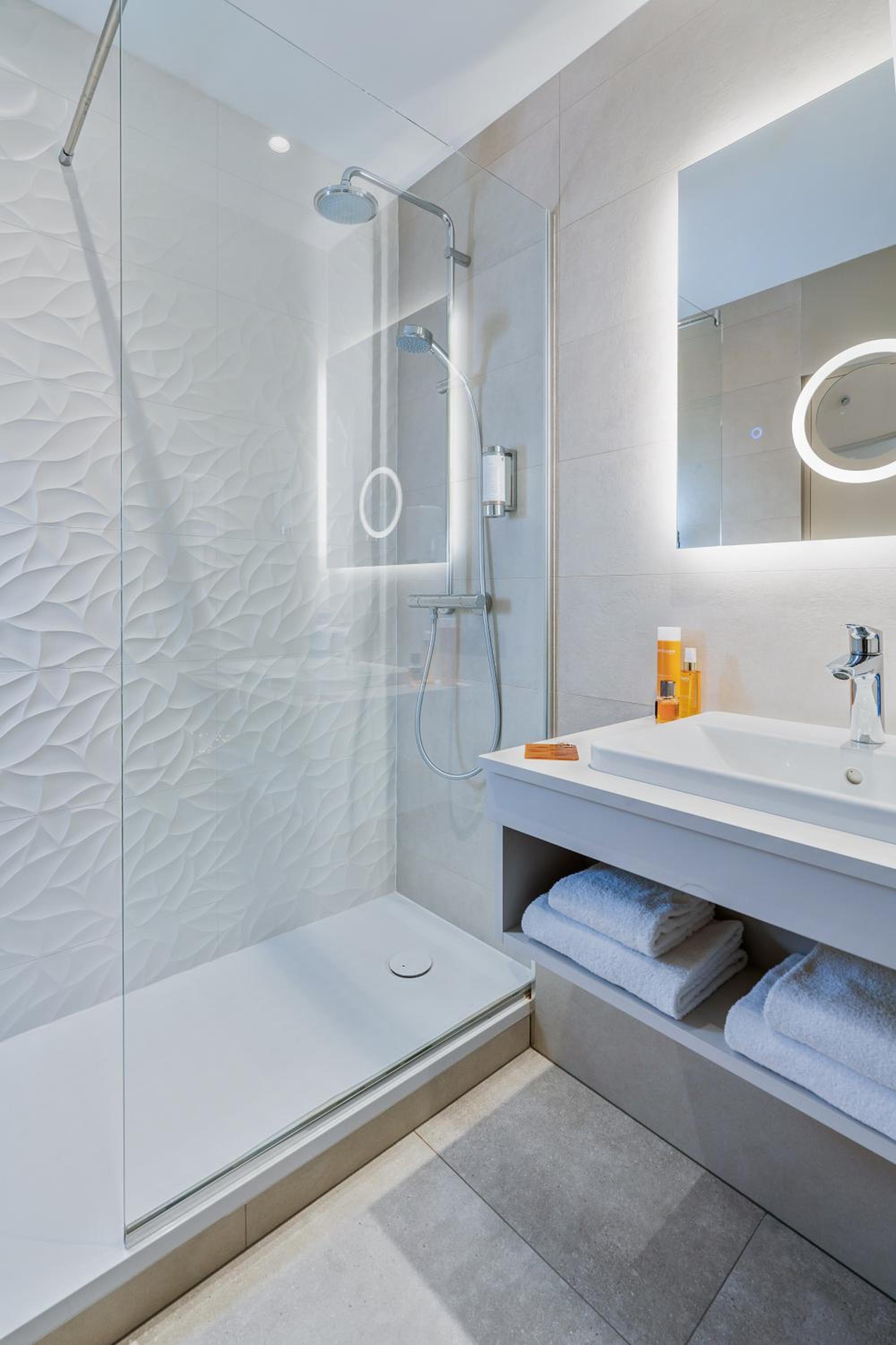 Privilege  Double or Twin Room with sea view photo 2