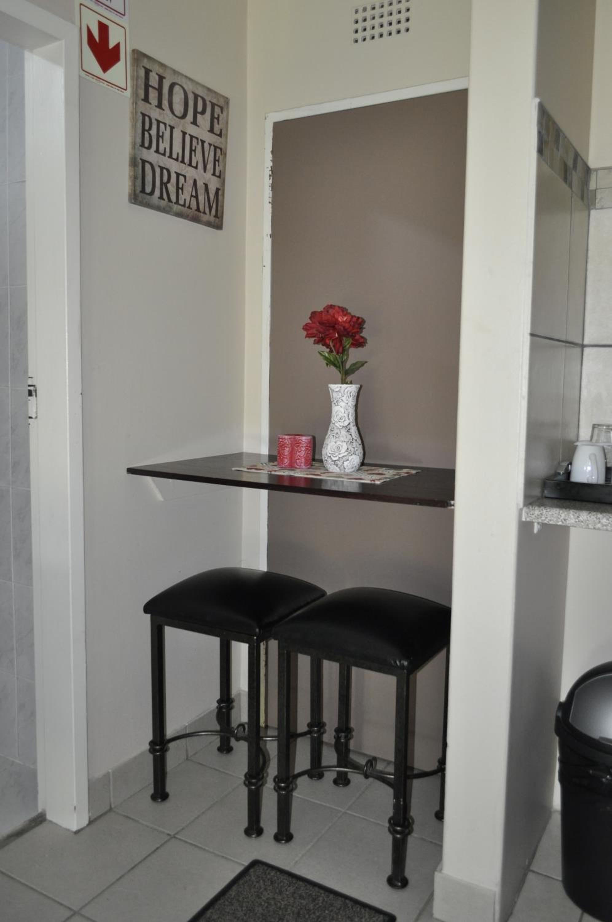 Family Room - Photo 6