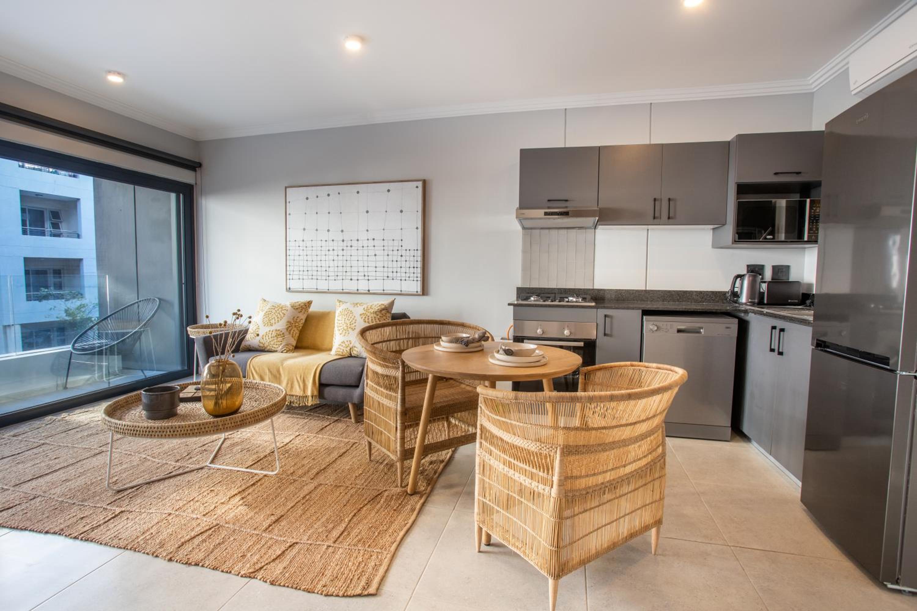 Apartment with Balcony - Photo 3