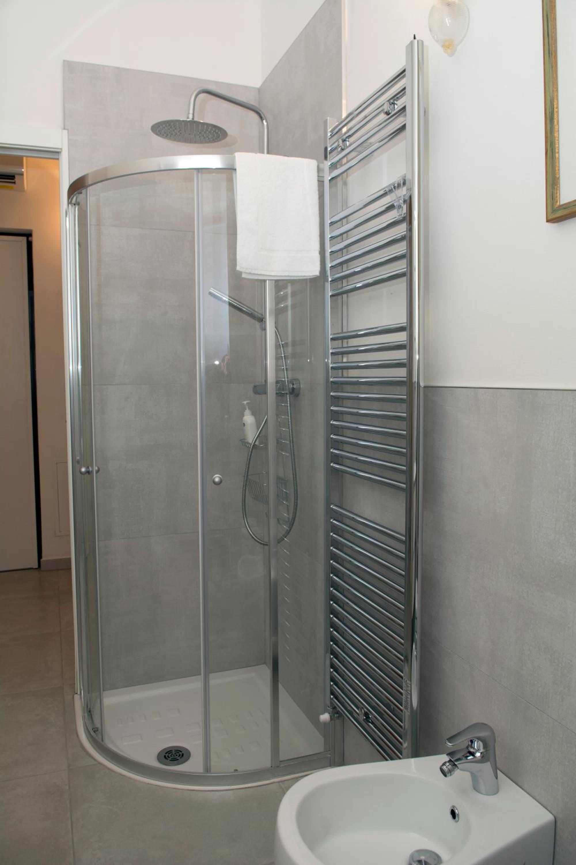 One-Bedroom Apartment - Photo 6