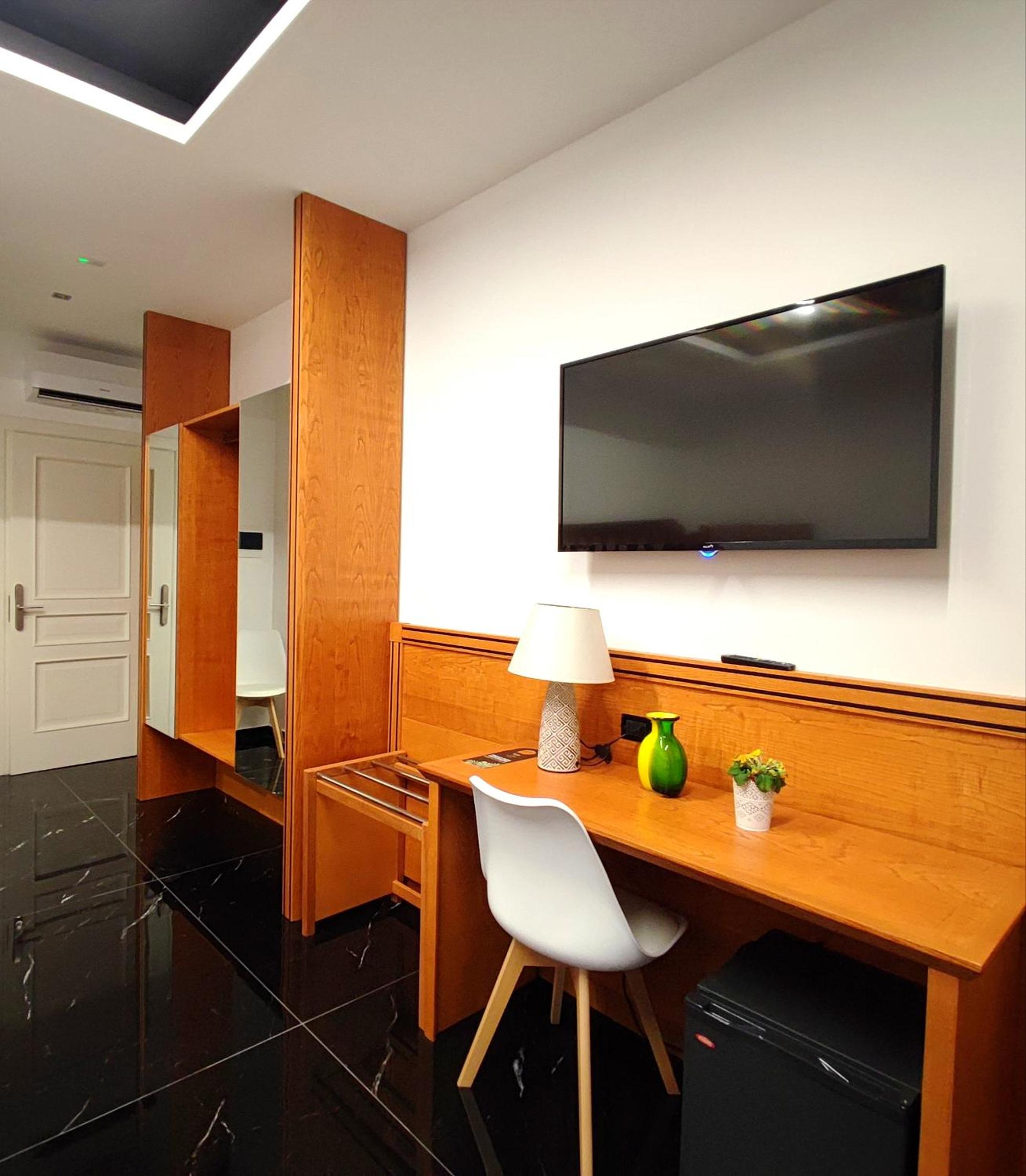 Luxury Quadruple Room - Photo 6