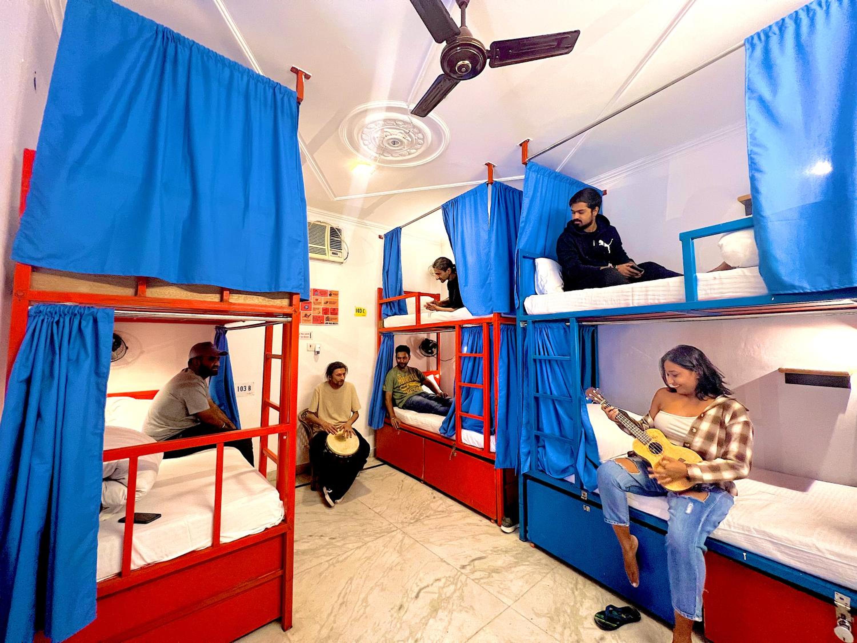 Bed in 6-Bed Mixed Dormitory Room photo 3