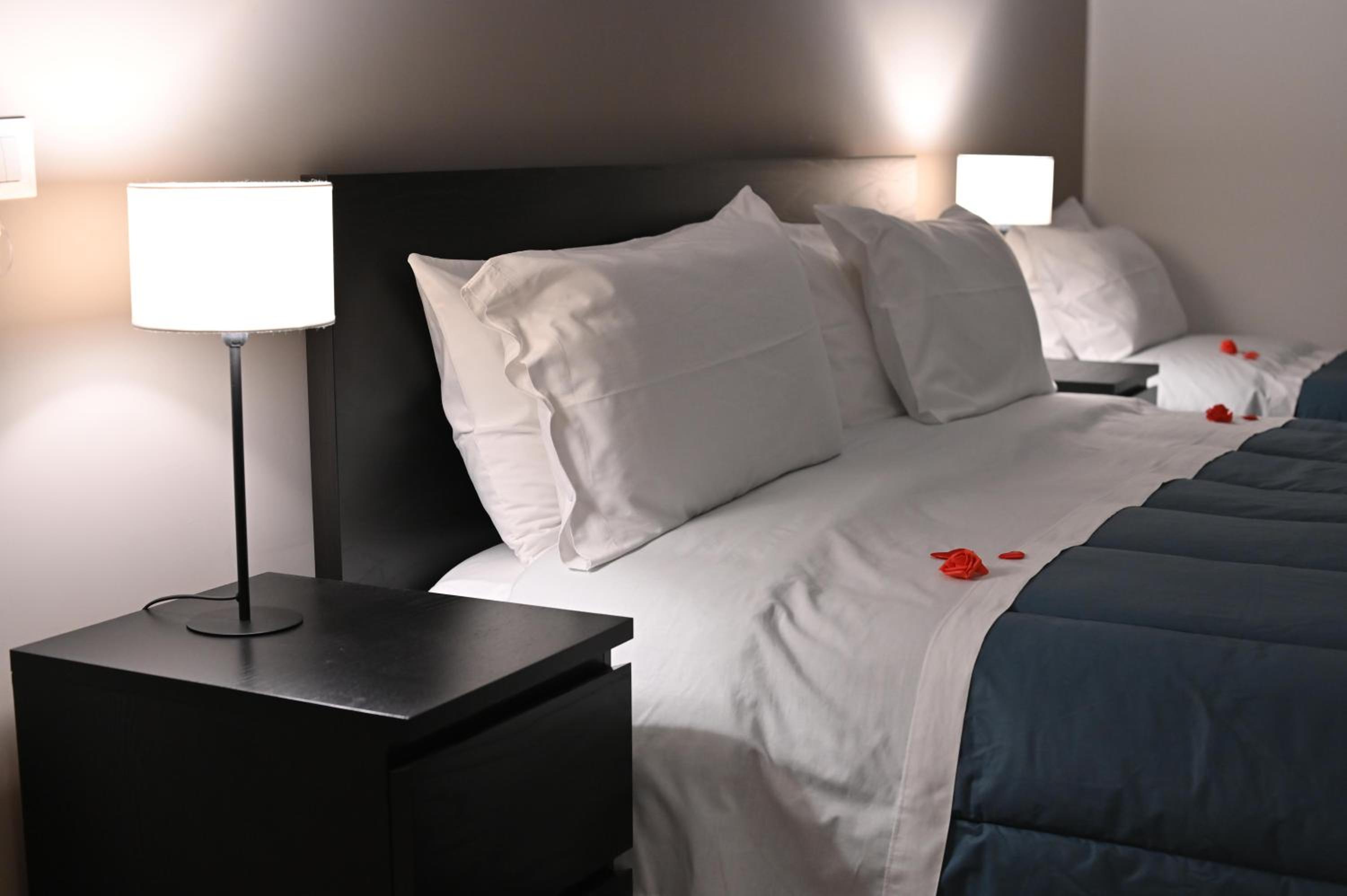Deluxe Room - Photo 15