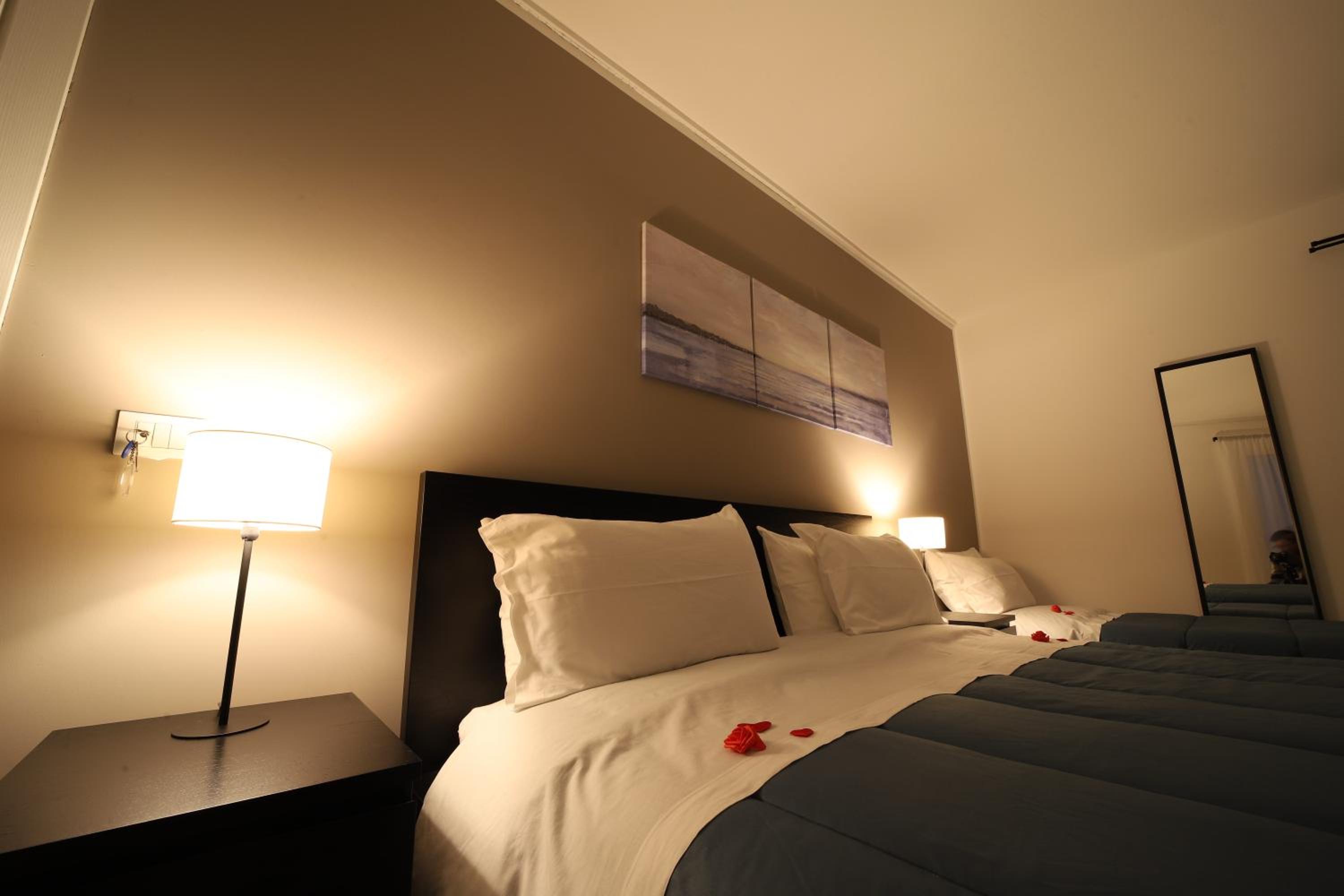 Deluxe Room - Photo 8