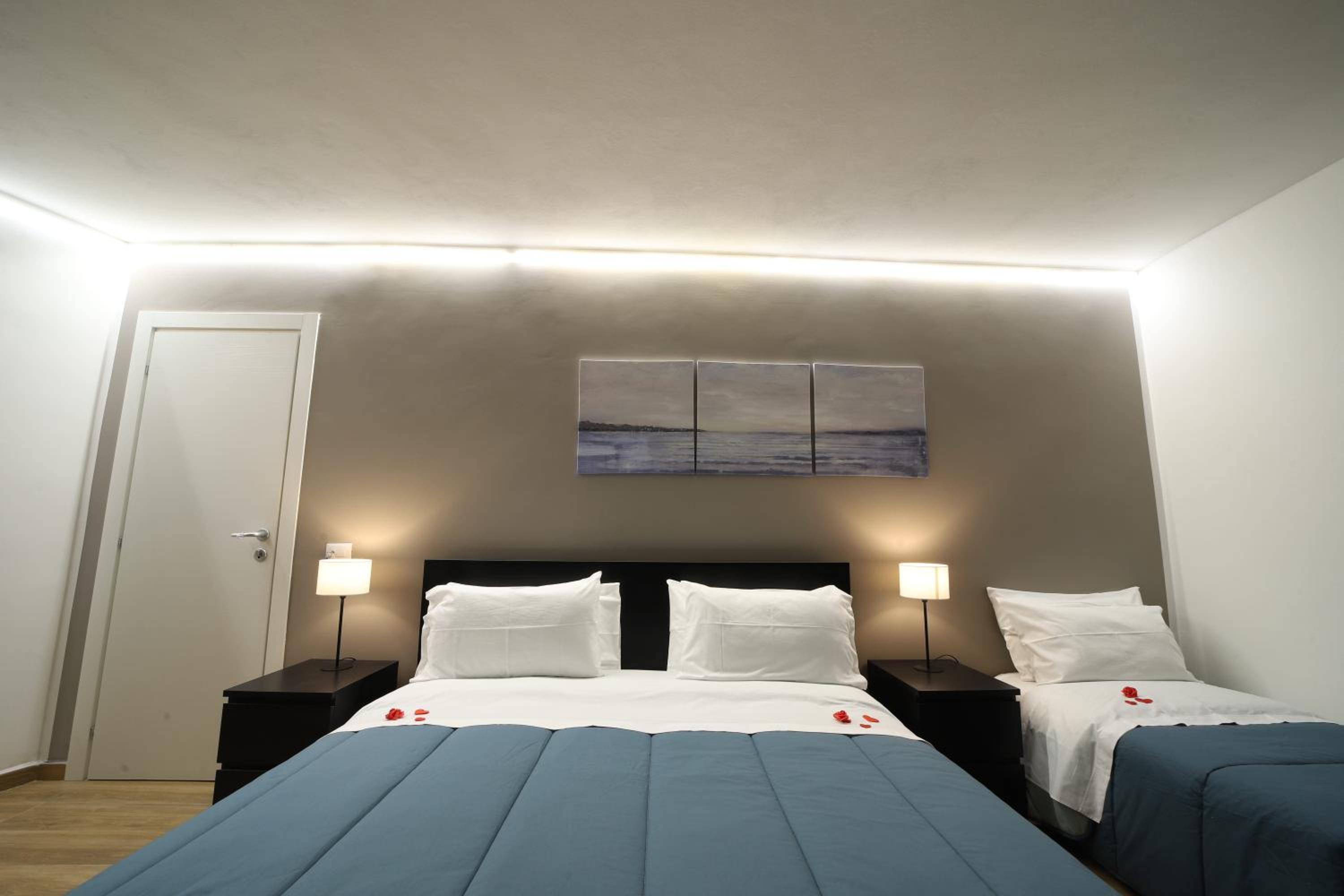 Deluxe Room - Photo 17